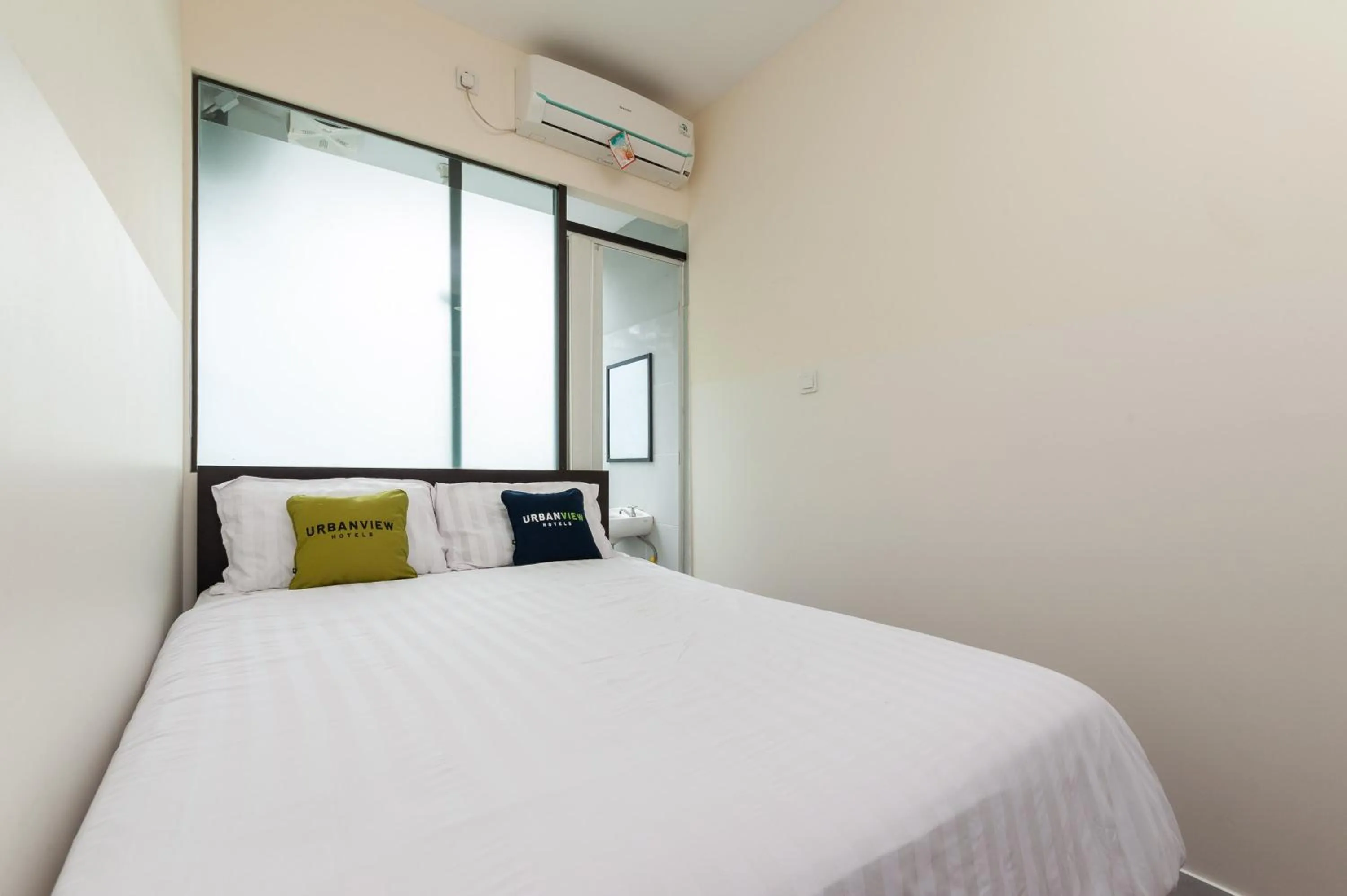 Superior Double Room in Urbanview Hotel Ellegan Residence Alam Sutera Serpong