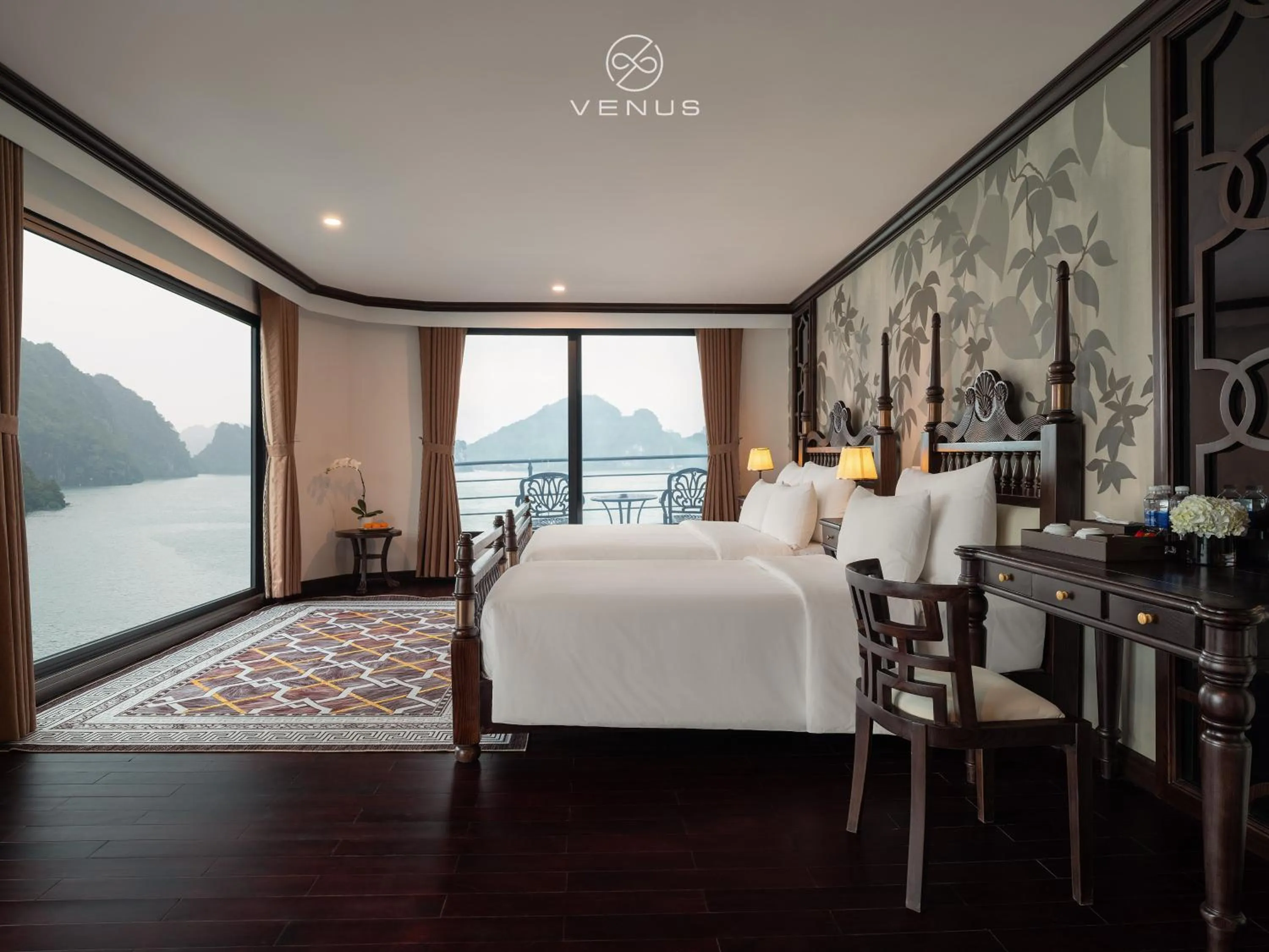 Triple Family Suite with Balcony and Bathtub in Venus Cruises Halong Bay