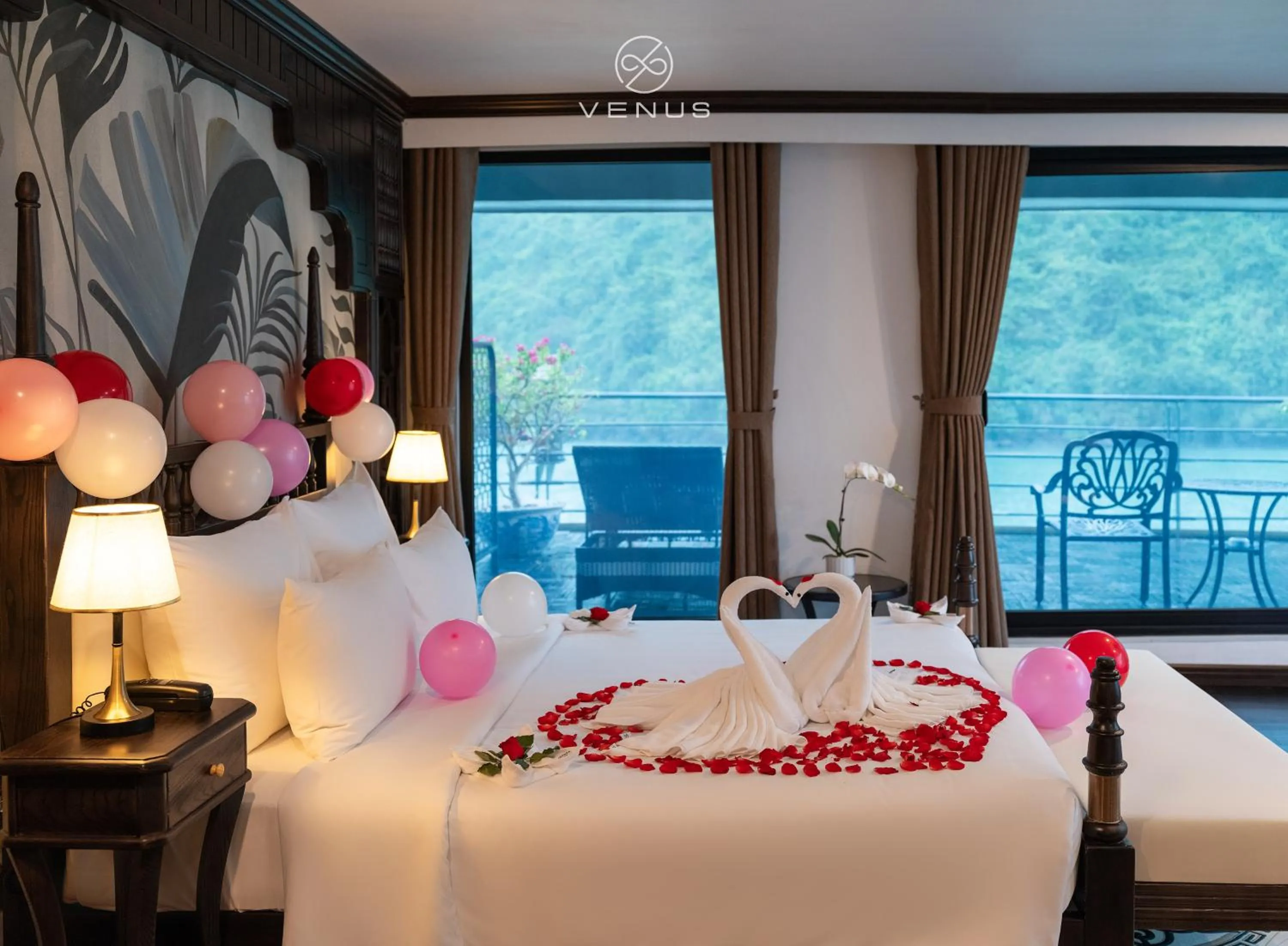 Royal Suite with Terrace and Bathtub in Venus Cruises Halong Bay by Venus Group