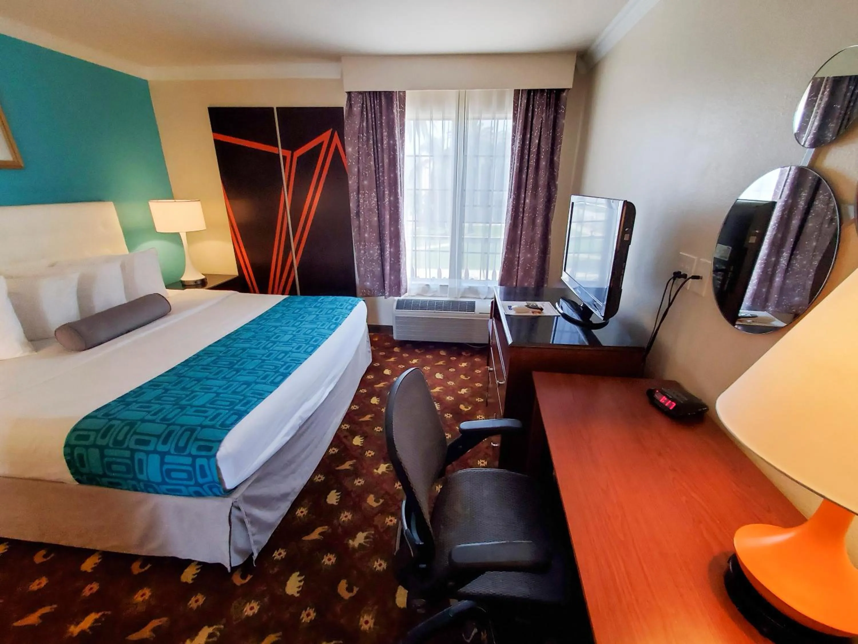 King Room - Non-Smoking in Howard Johnson by Wyndham Pasadena