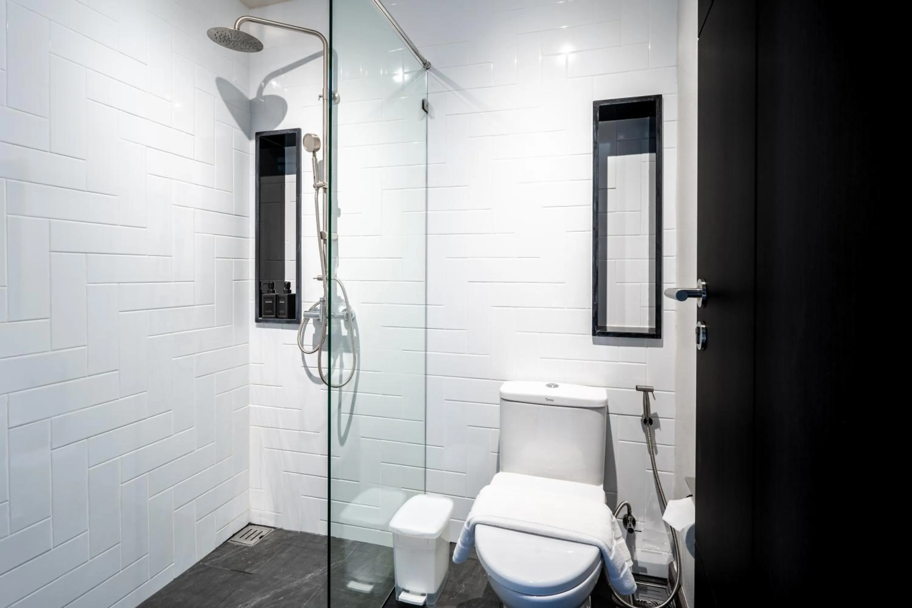 Deluxe King Bed, Free 24hrs. Co-working space in Blu Monkey Hub and Hotel Krabi Town