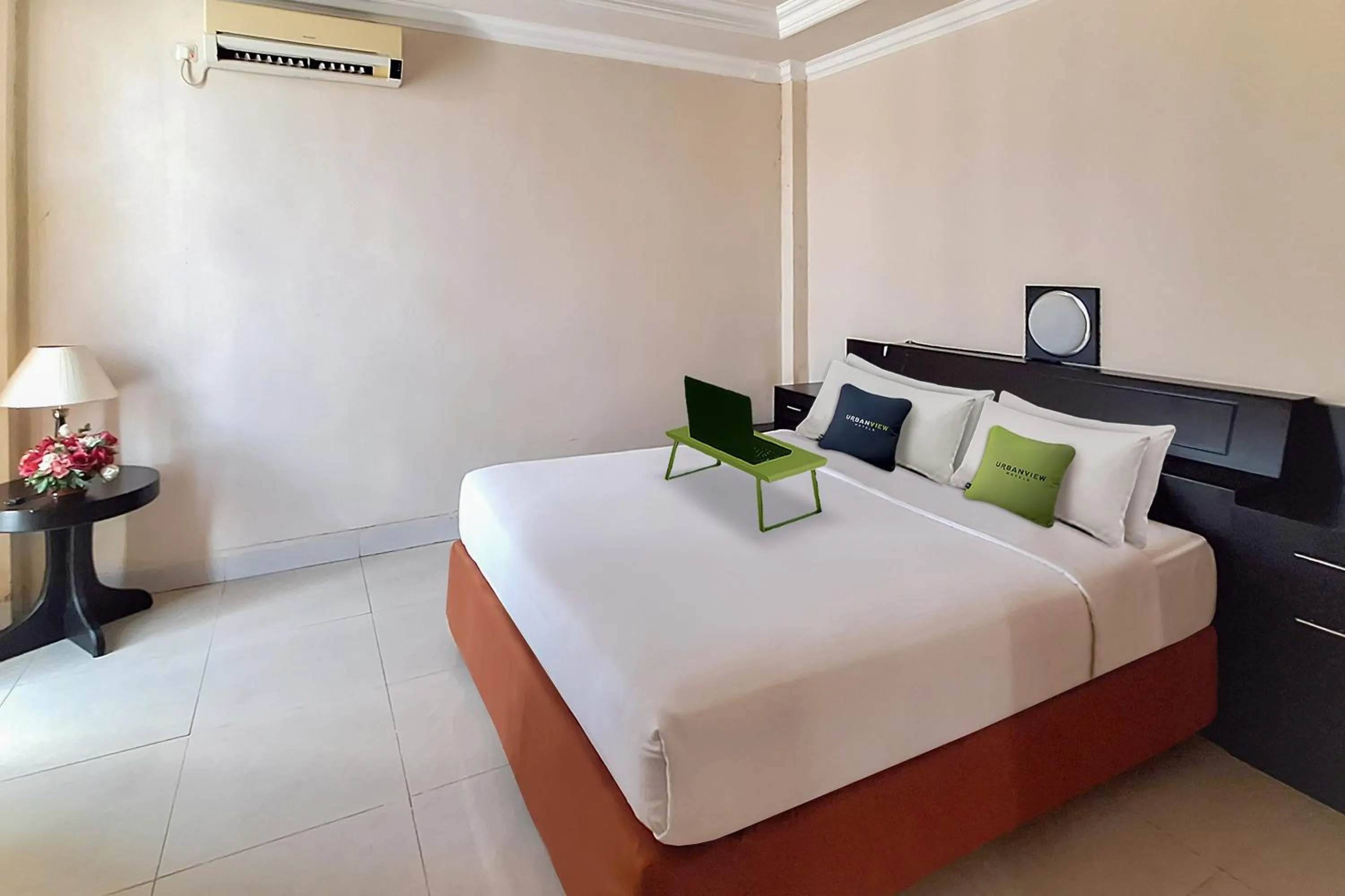 Suite in Urbanview Hotel Surya Kahayan Palangkaraya by RedDoorz