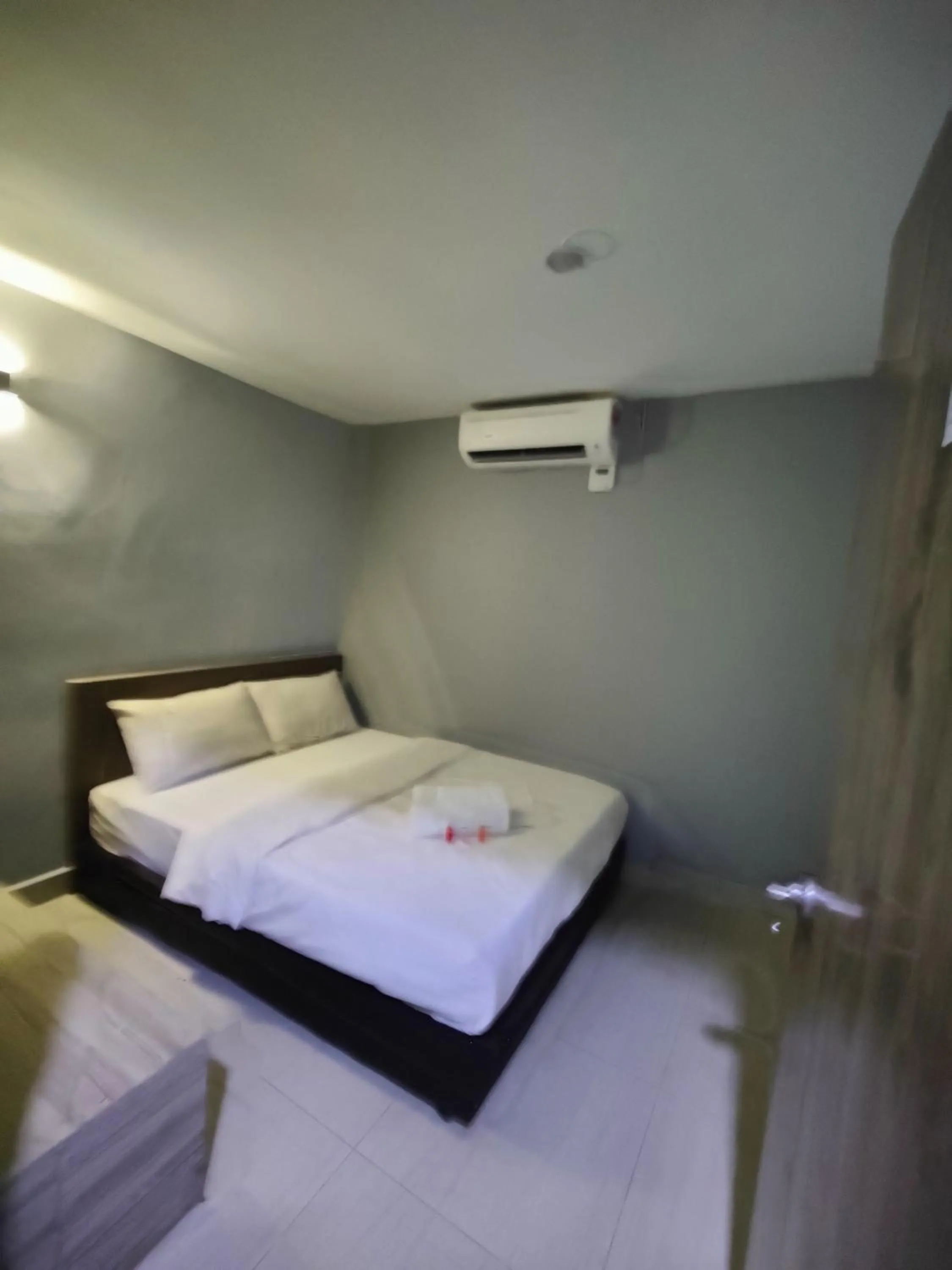 Double Room with Shared Bathroom - single occupancy in Hotel O Link Suite