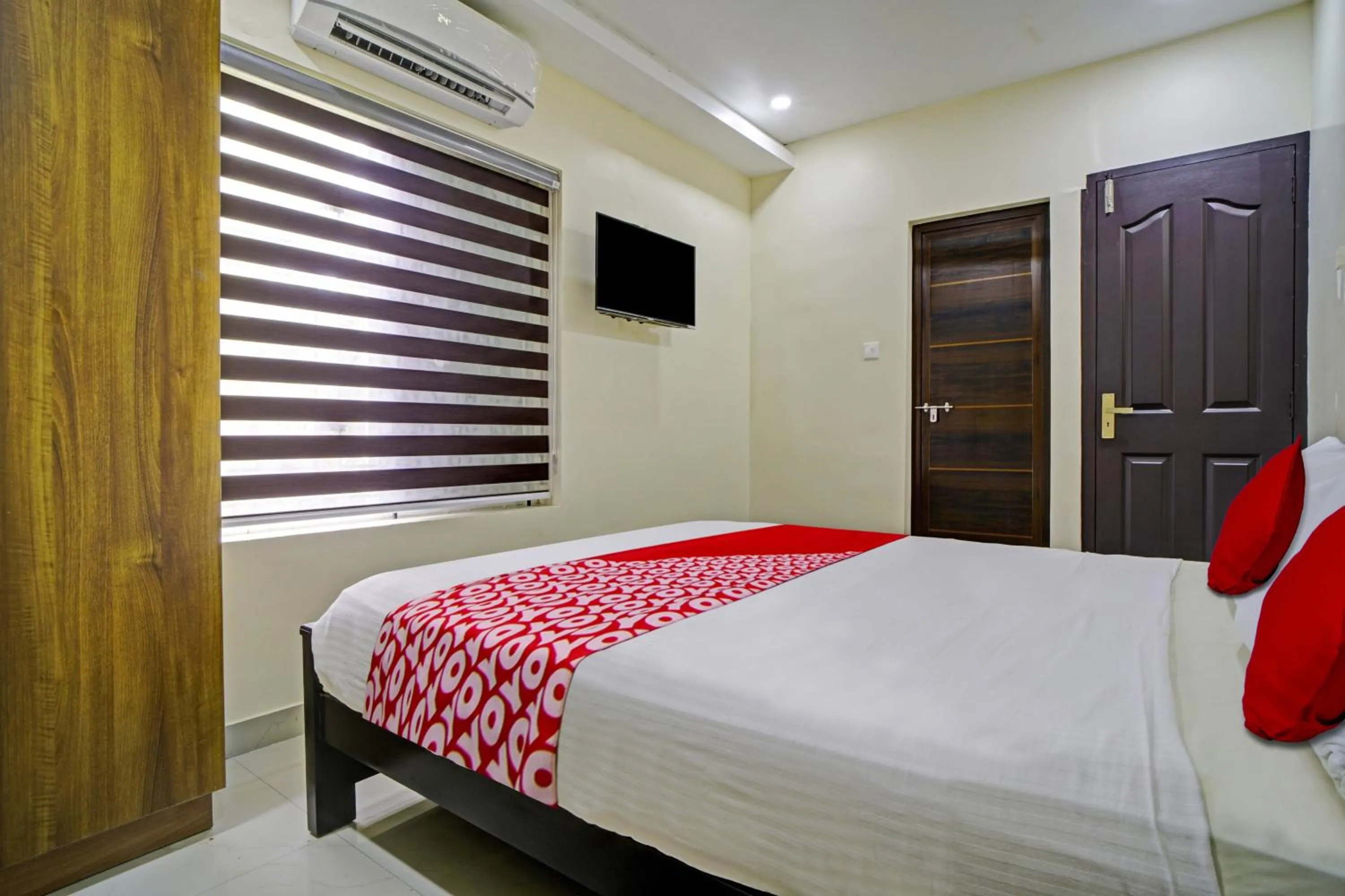 Super Hotel O Crystal Executive Suites