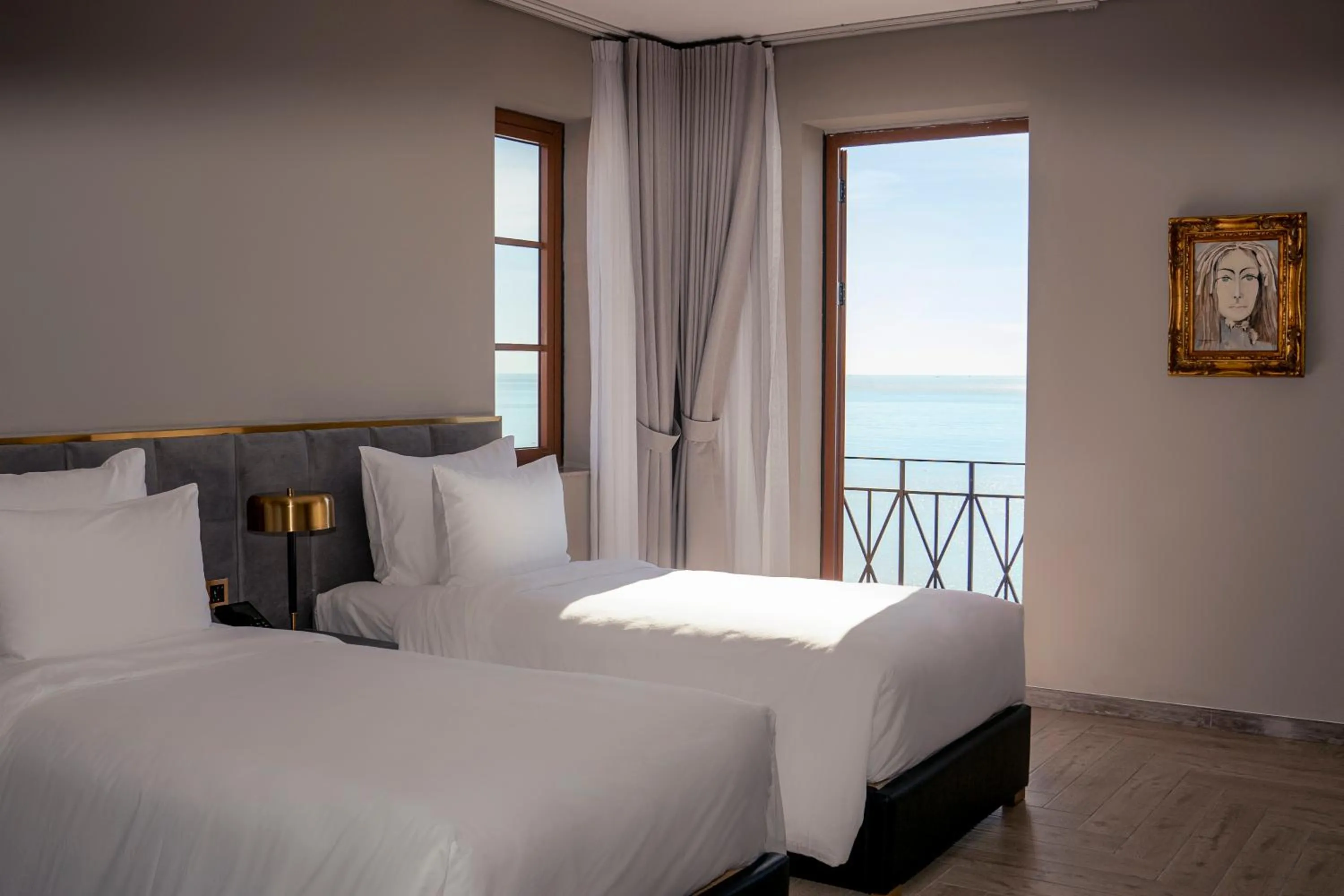 Deluxe Twin or Queen Room with Sea View in CASEPiA