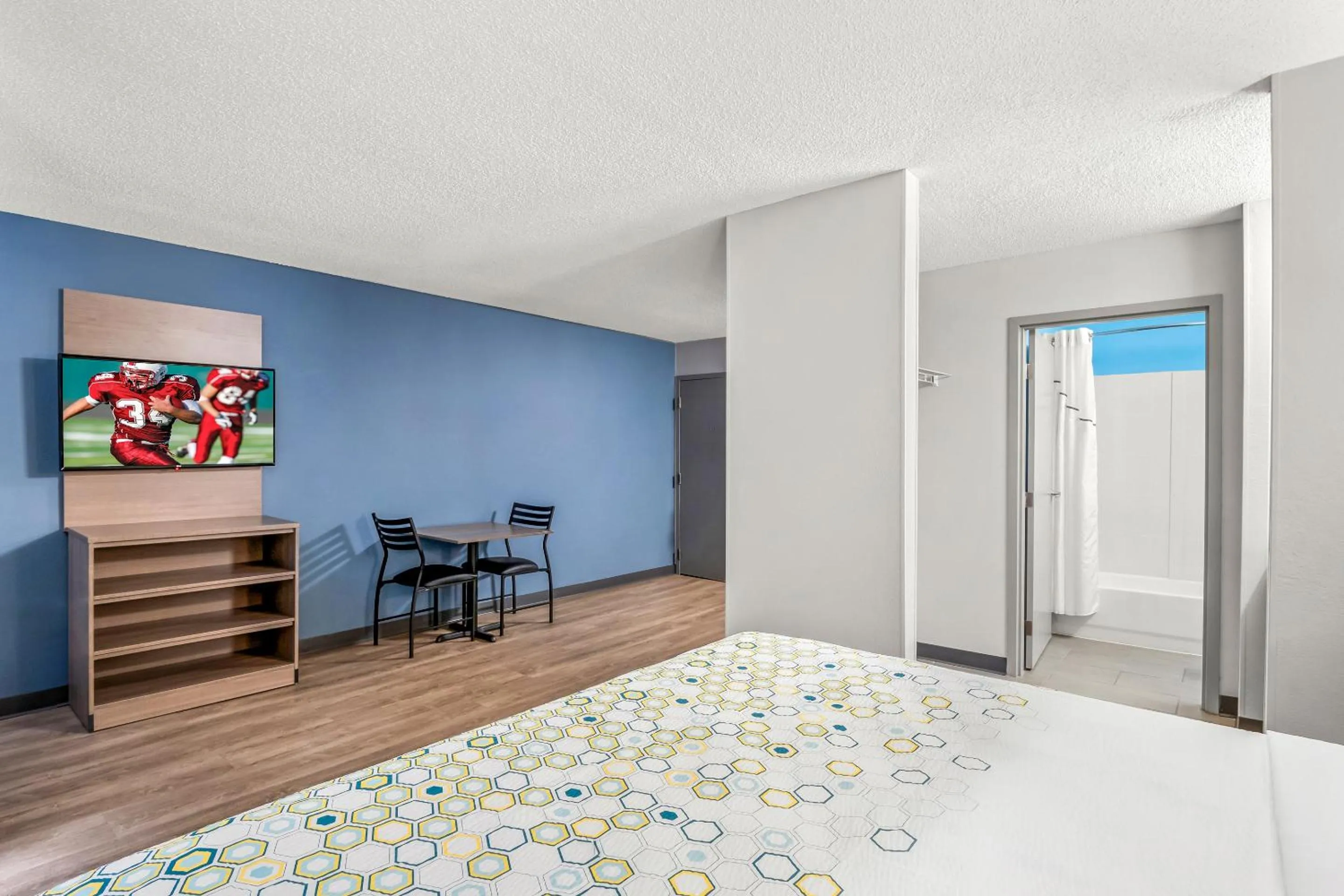 Studio King Room Non-Smoking in HomeTowne Studios by Red Roof Southfield