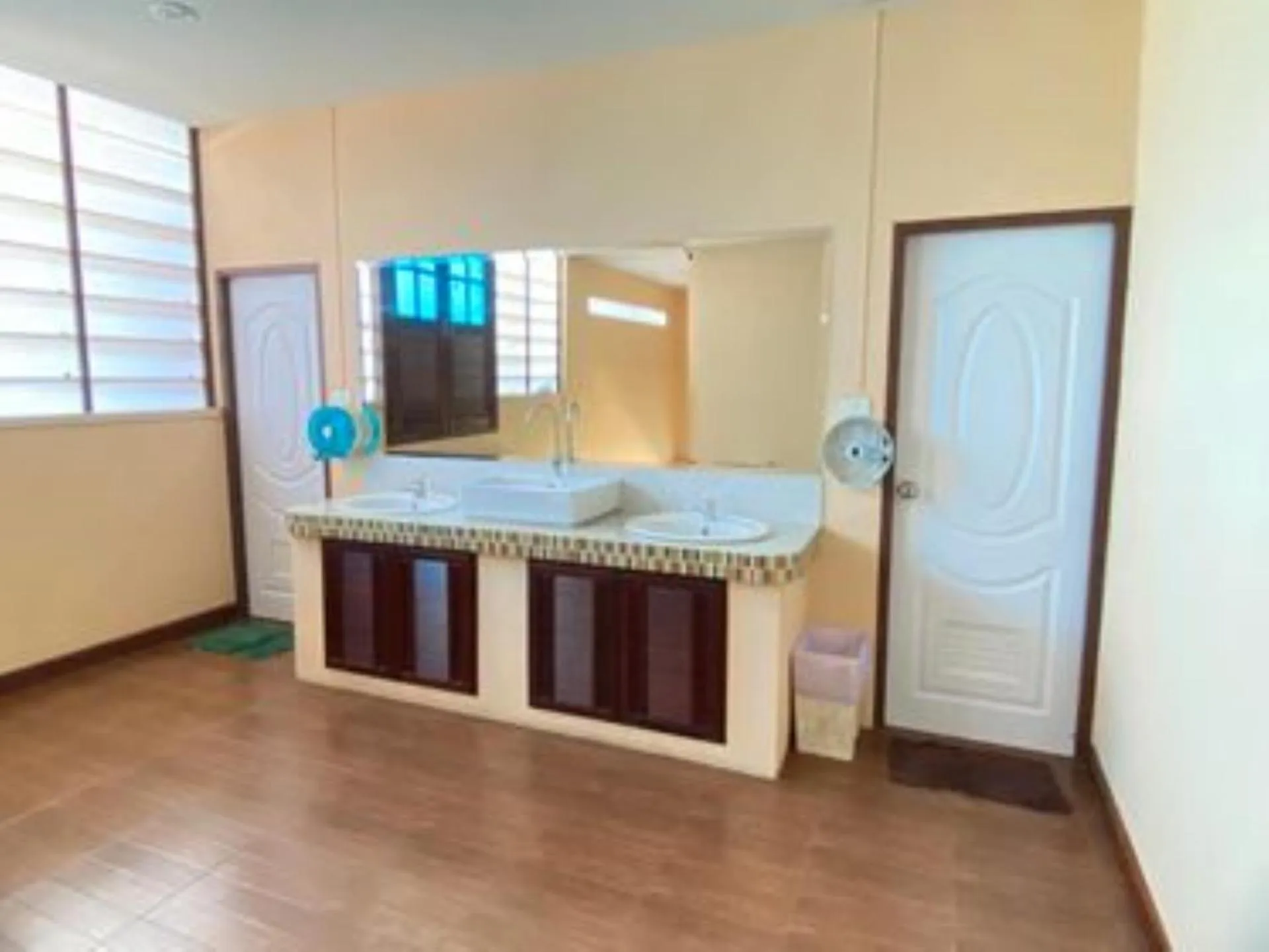 Standard Twin Room in Lotus Hostel Beach Koh Tao