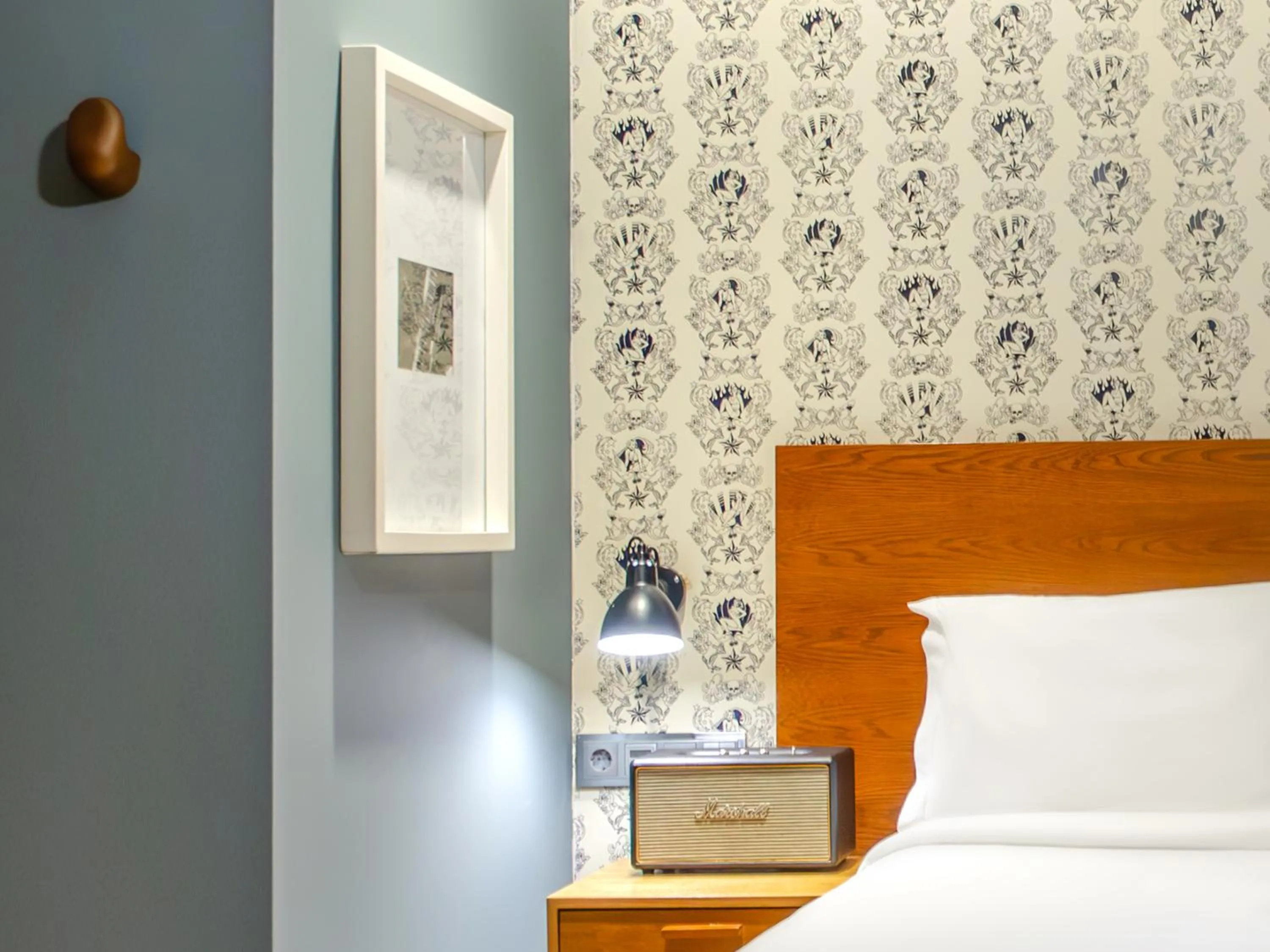 Small Double Room with street view in Browns Central Hotel