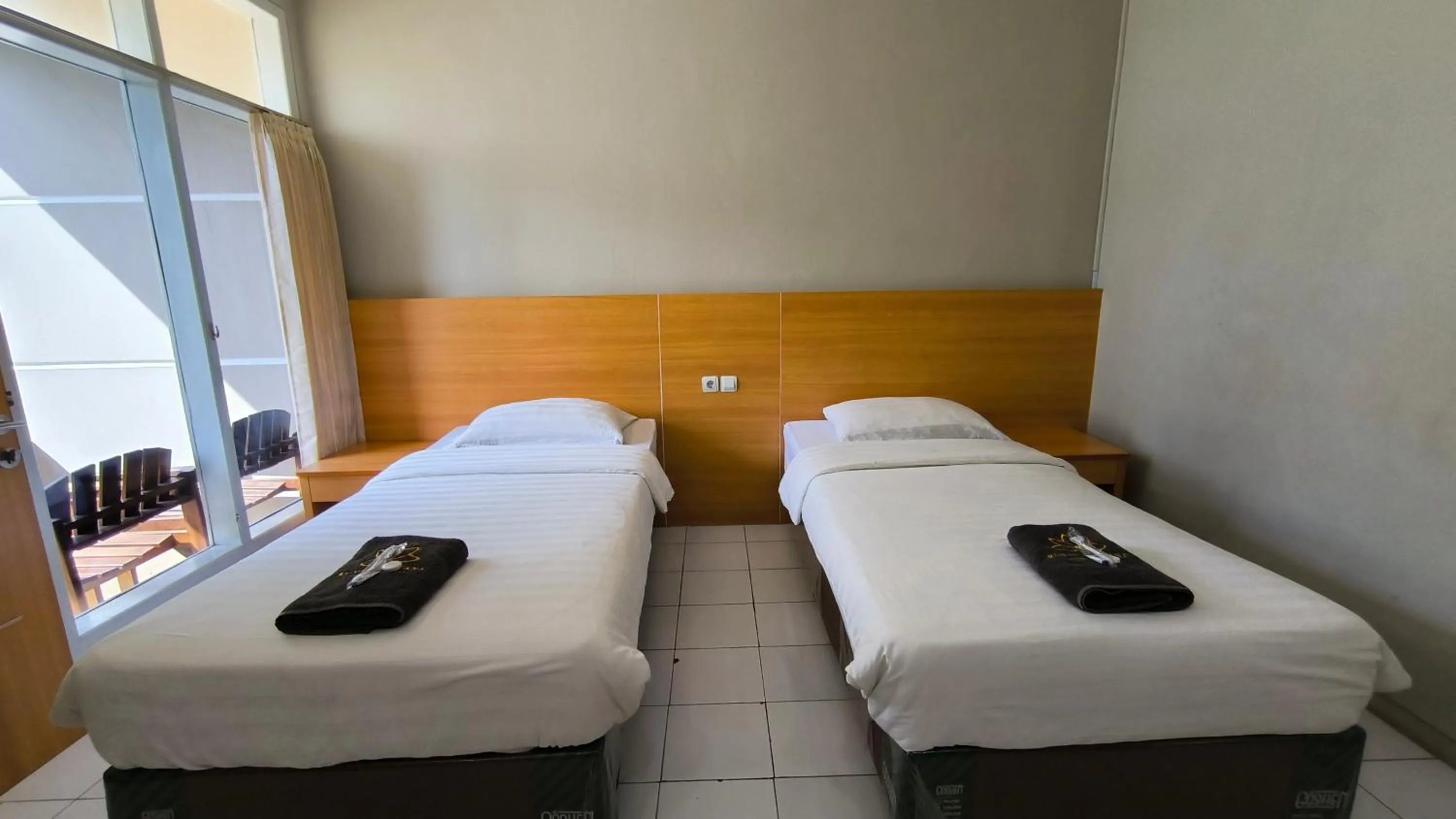 Deluxe Twin Room in Royal Kencana Hotel powered by Cocotel
