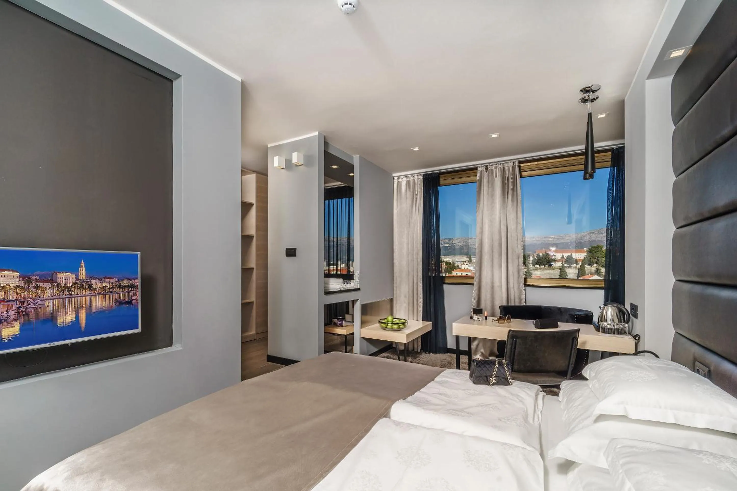 Suite with City View in The View Luxury Rooms