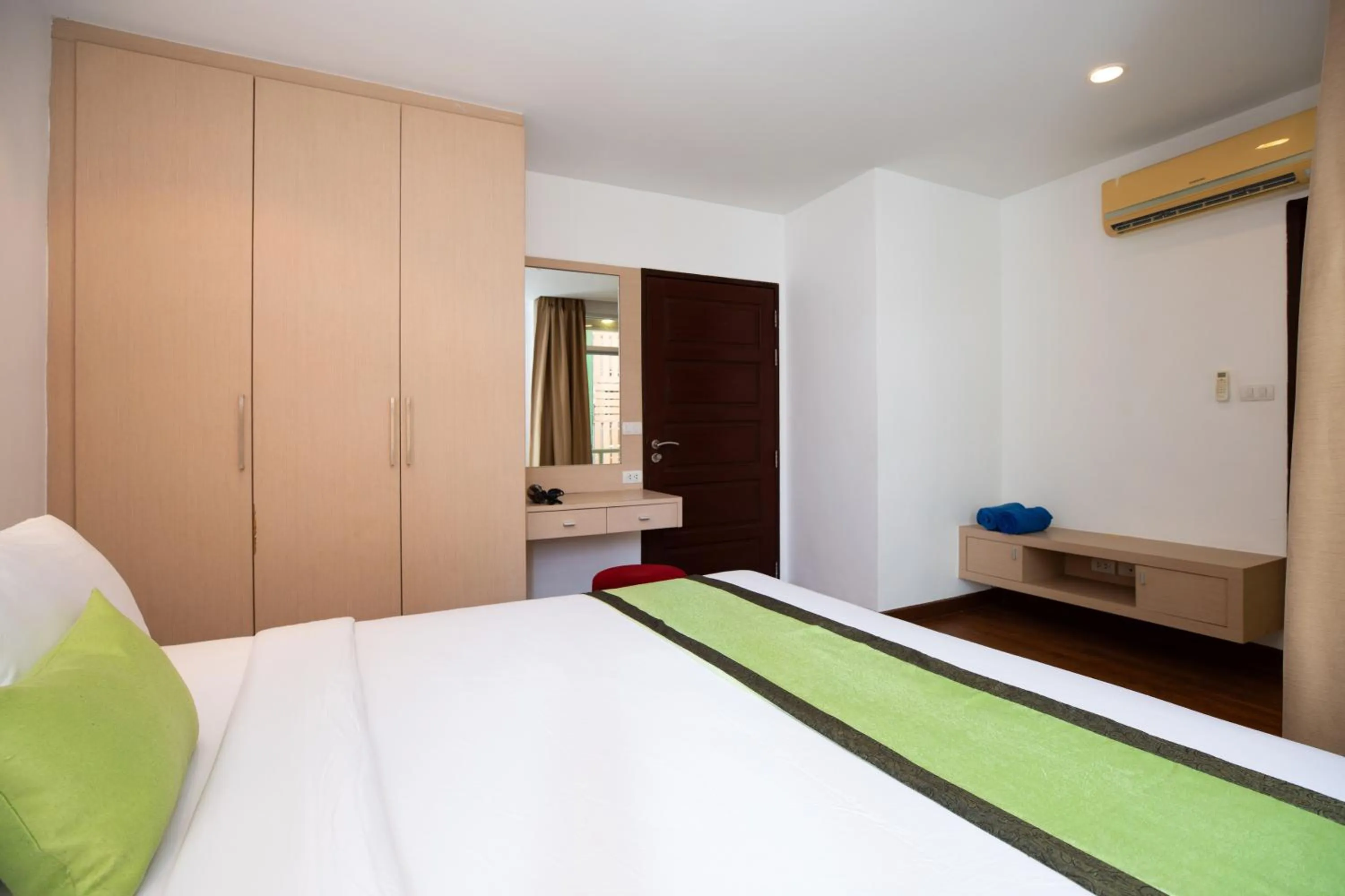 Two-Bedroom Apartment with Pool View in iCheck inn Residences Patong