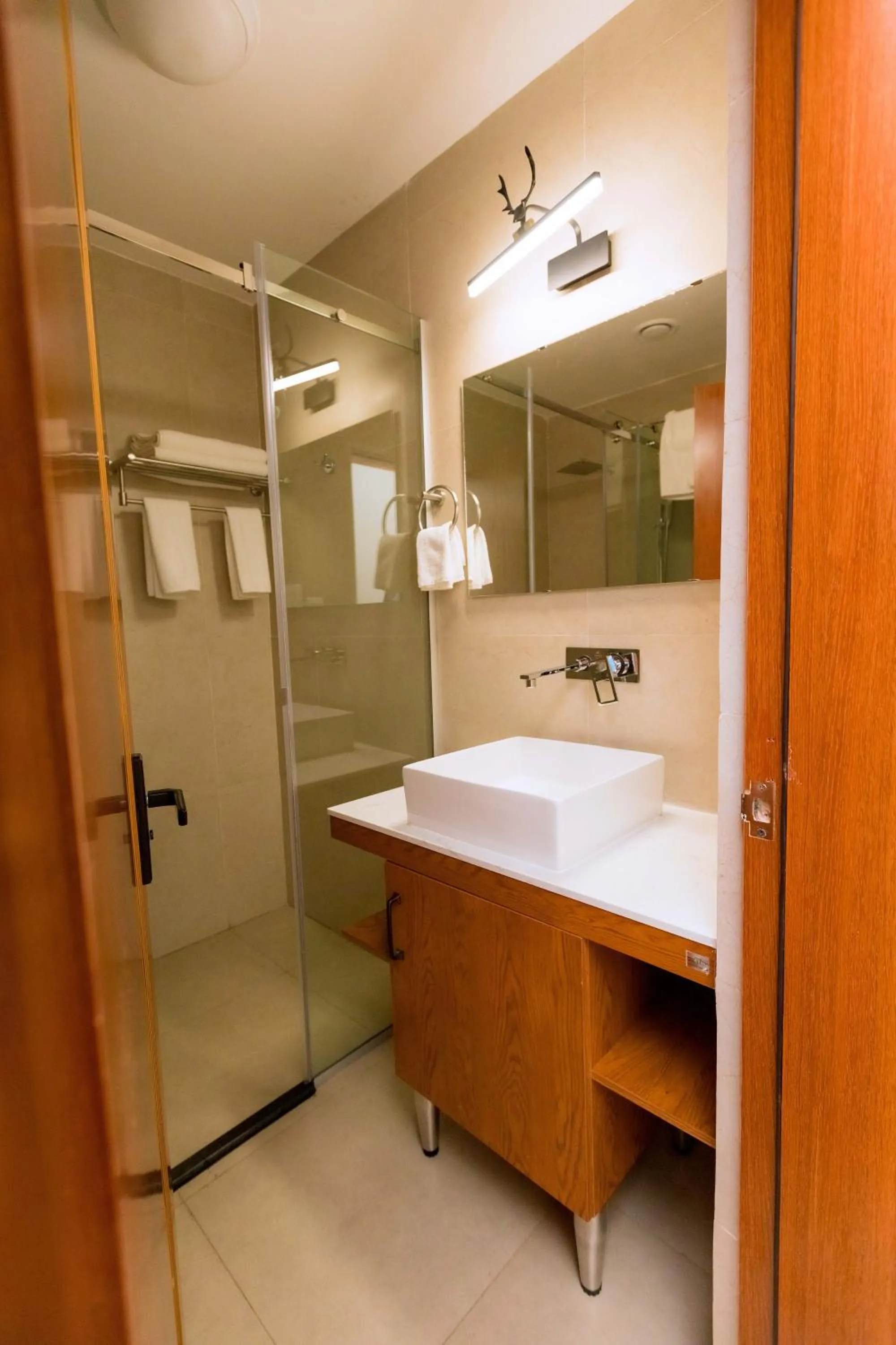 Deluxe Room in The Hut Restaurant & Boutique Hotel