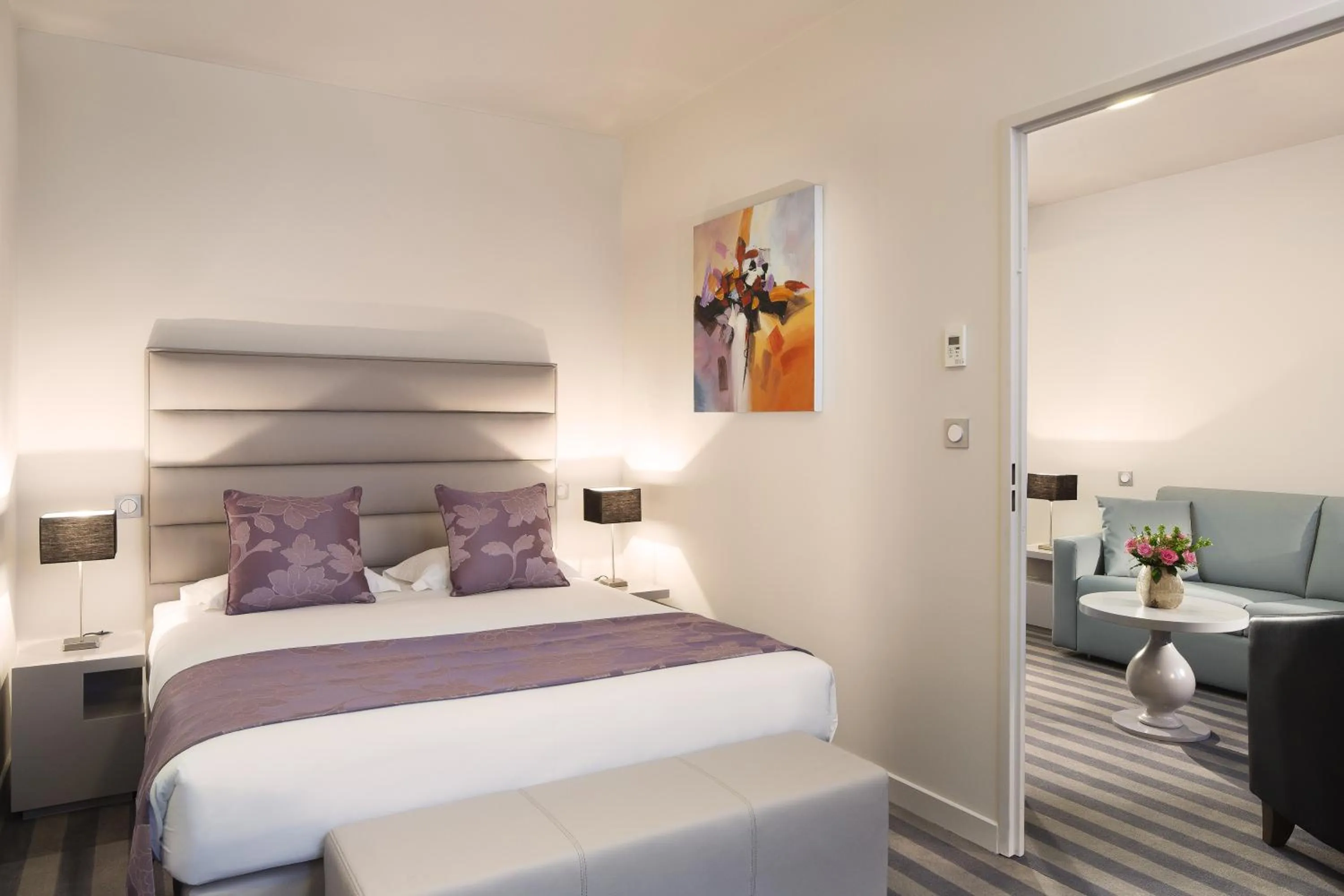 Suite in Executive Hôtel Paris Gennevilliers