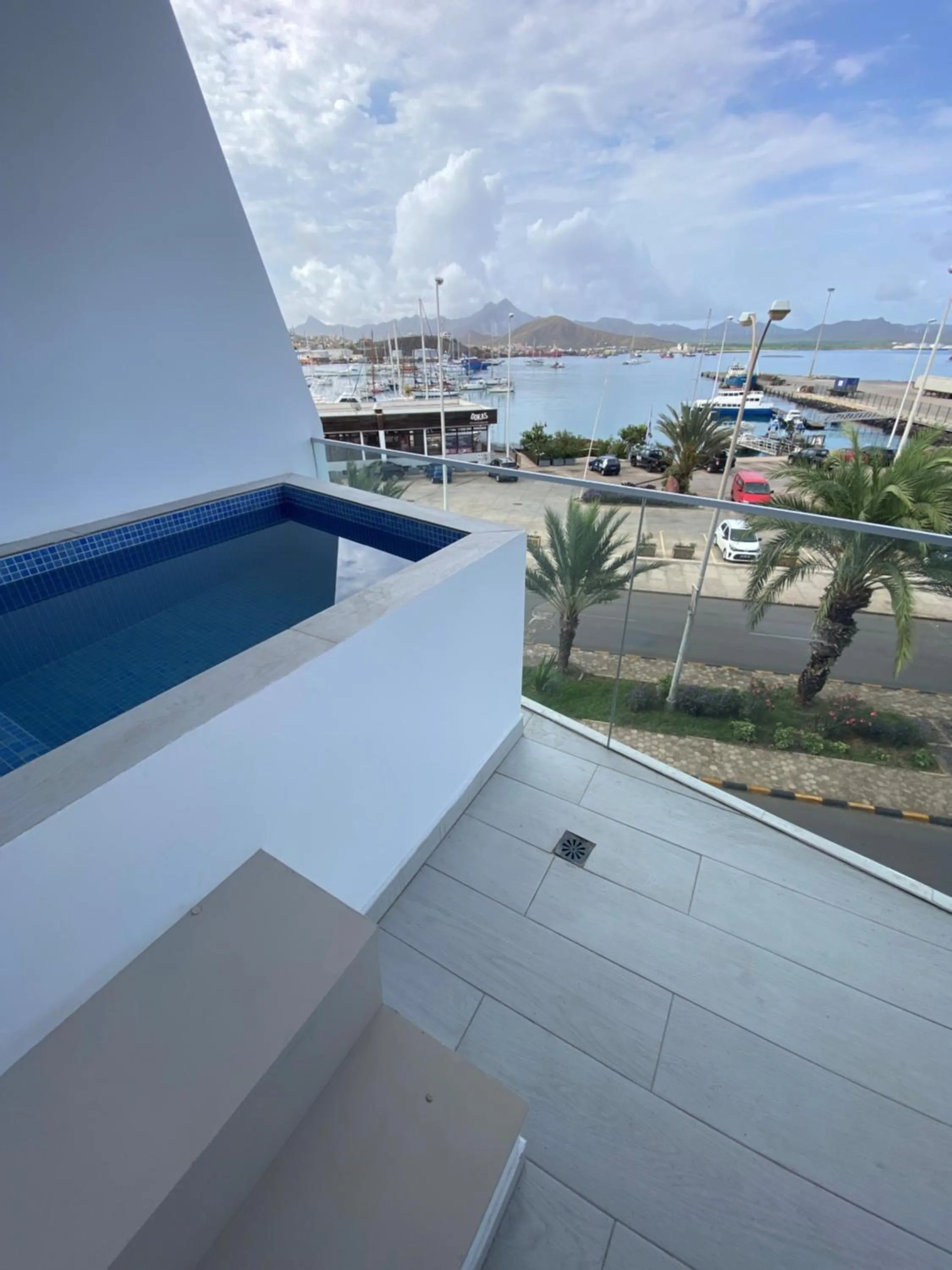 Suite with Private Pool in Ouril Mindelo