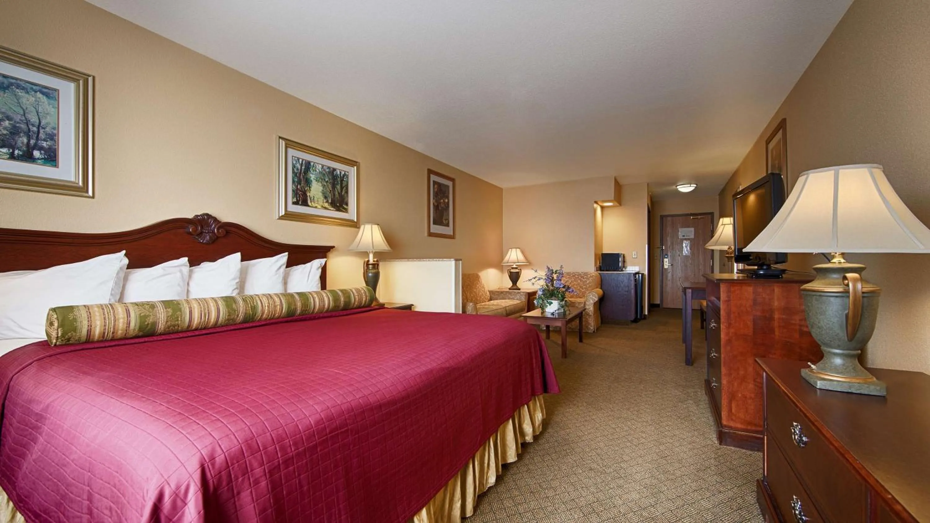 King Room in Best Western Penn-Ohio Inn & Suites
