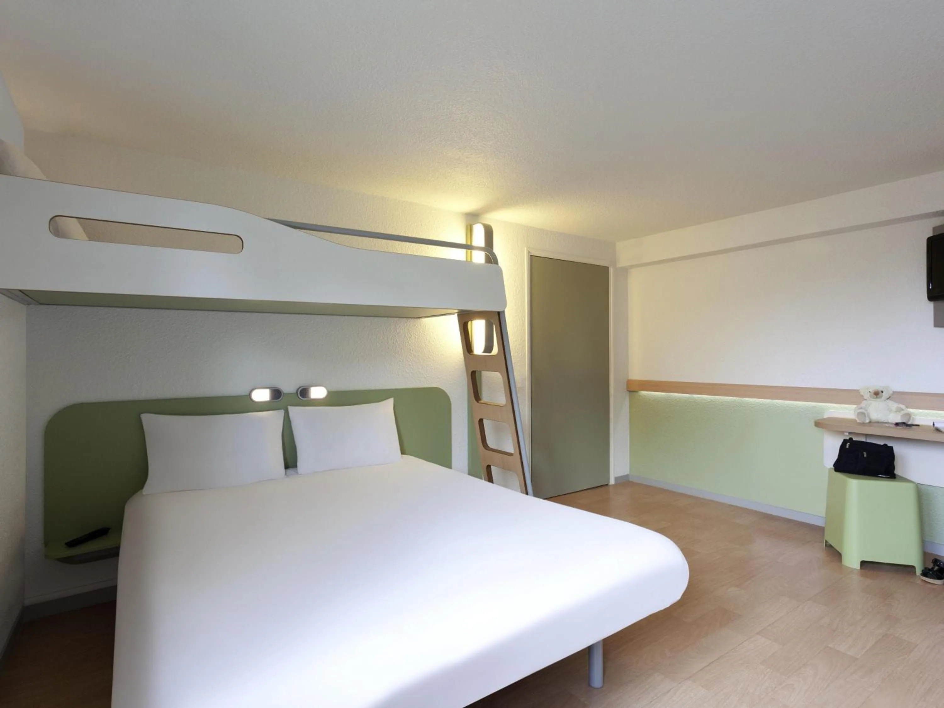 Triple Room in IBIS Budget Tarbes