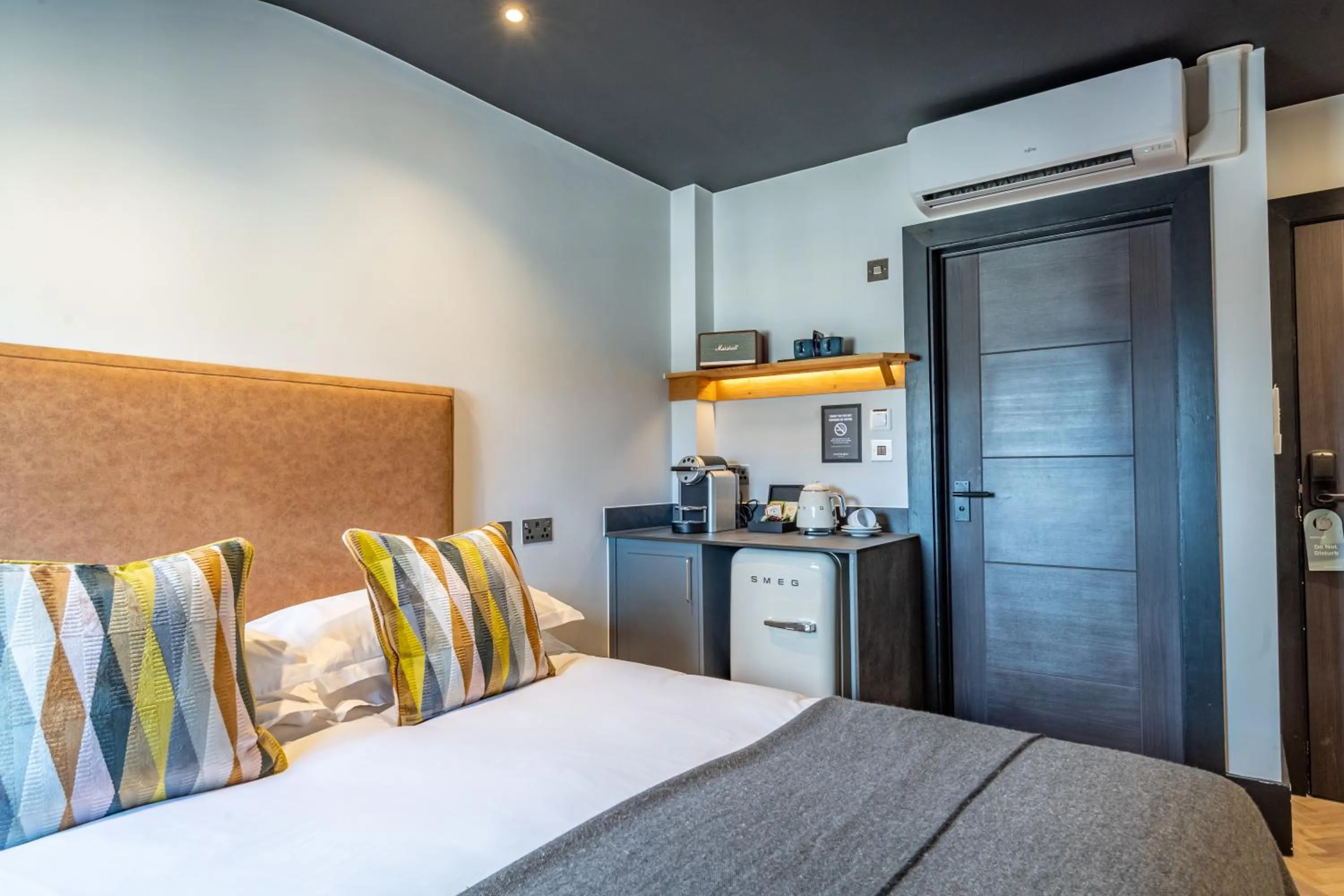 Standard Double Room in Crescent Place by Mansley