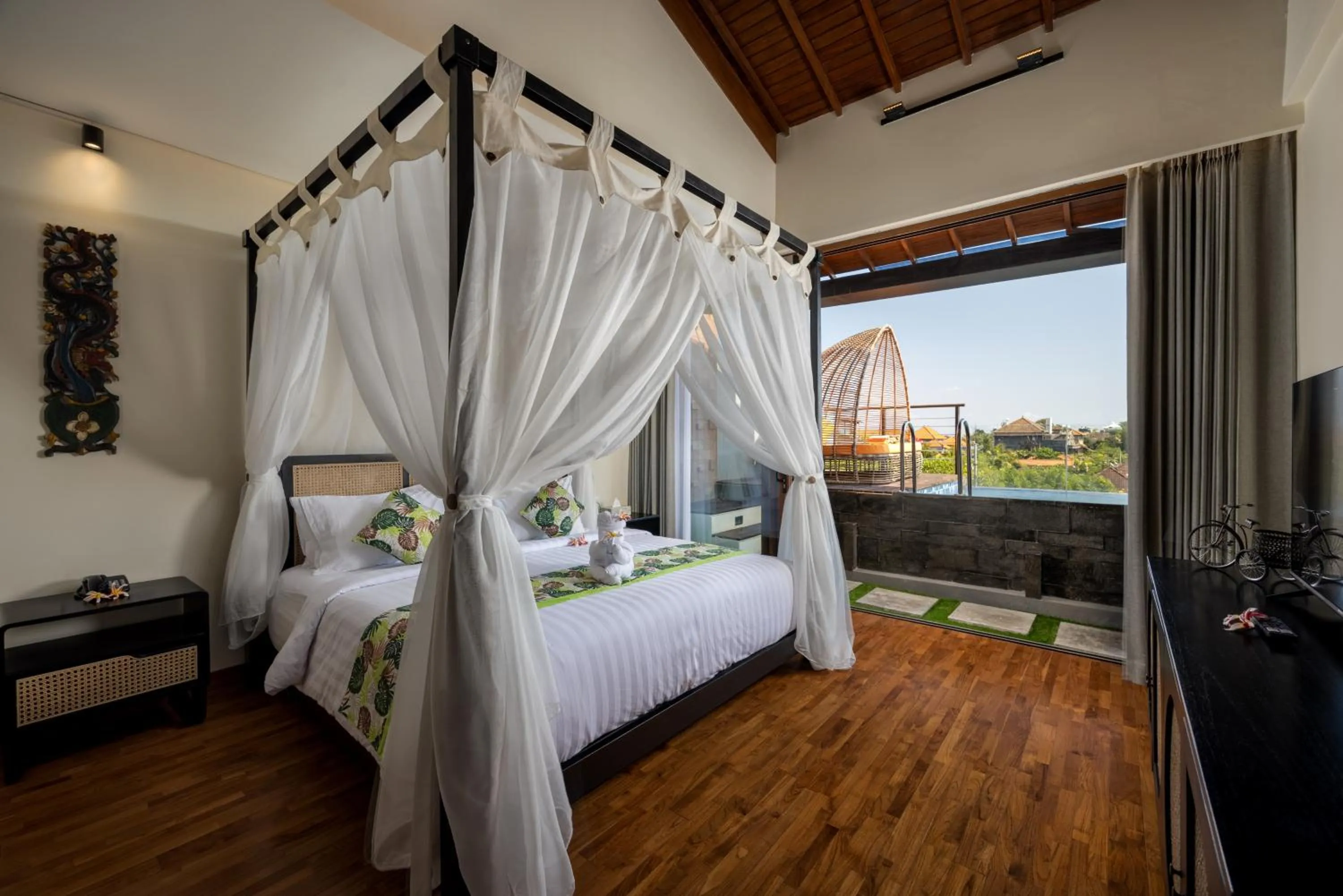 Suite with Private Pool in Mokko Suites Batubelig