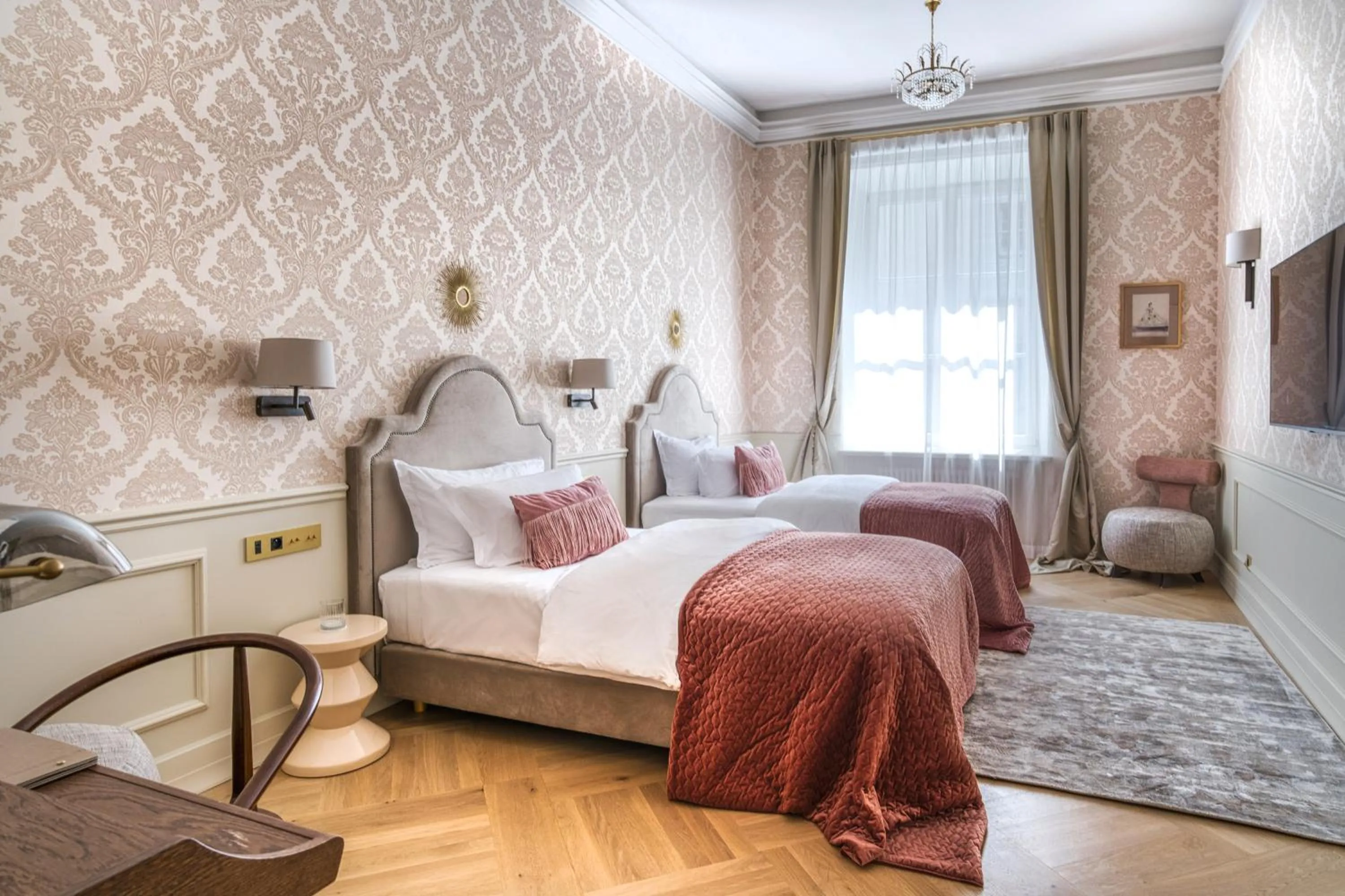 Superior Twin Room in Hotel Unicus Palace Old Town - Destigo Hotels