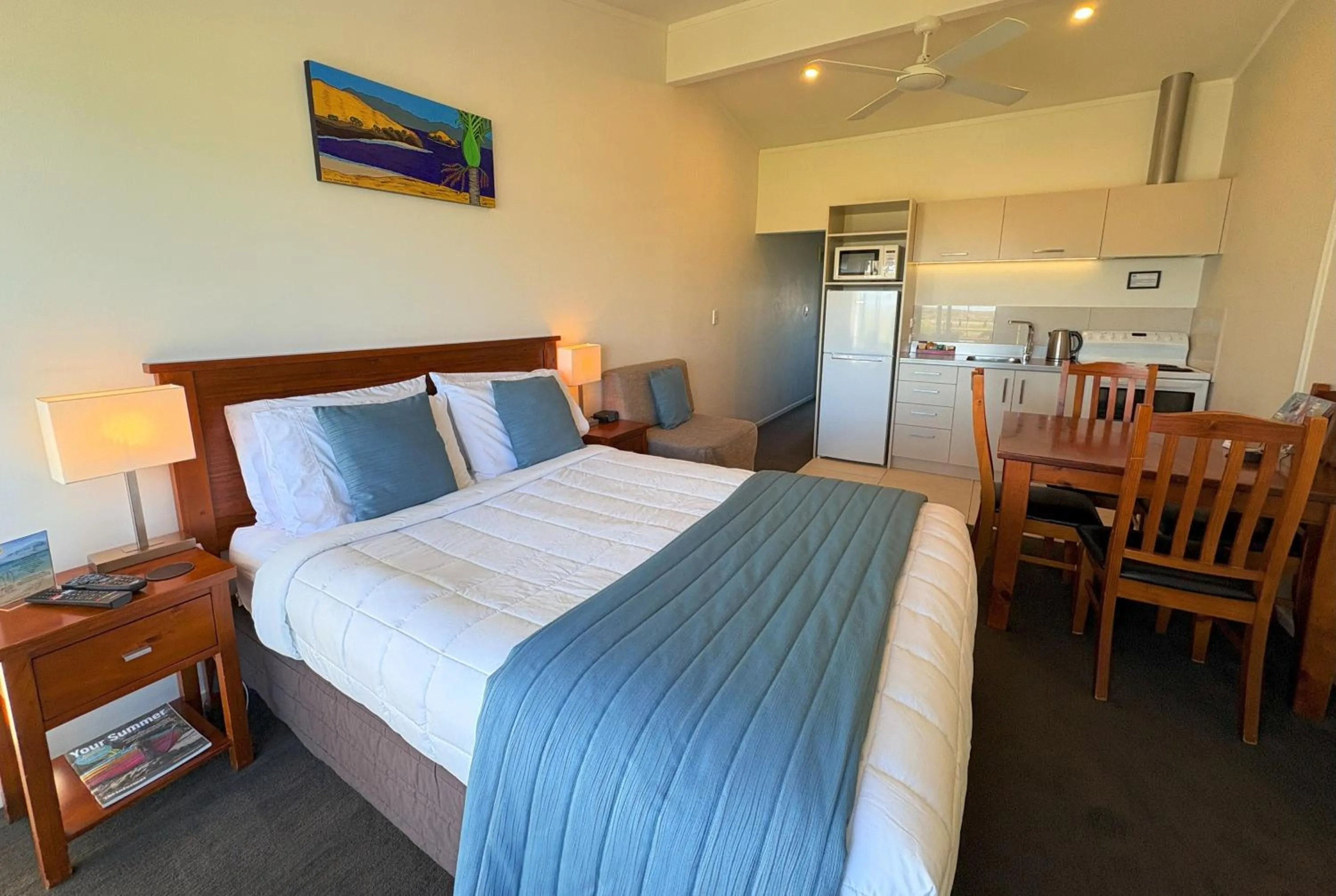 Deluxe One-Bedroom Apartment in Baileys At The Beach