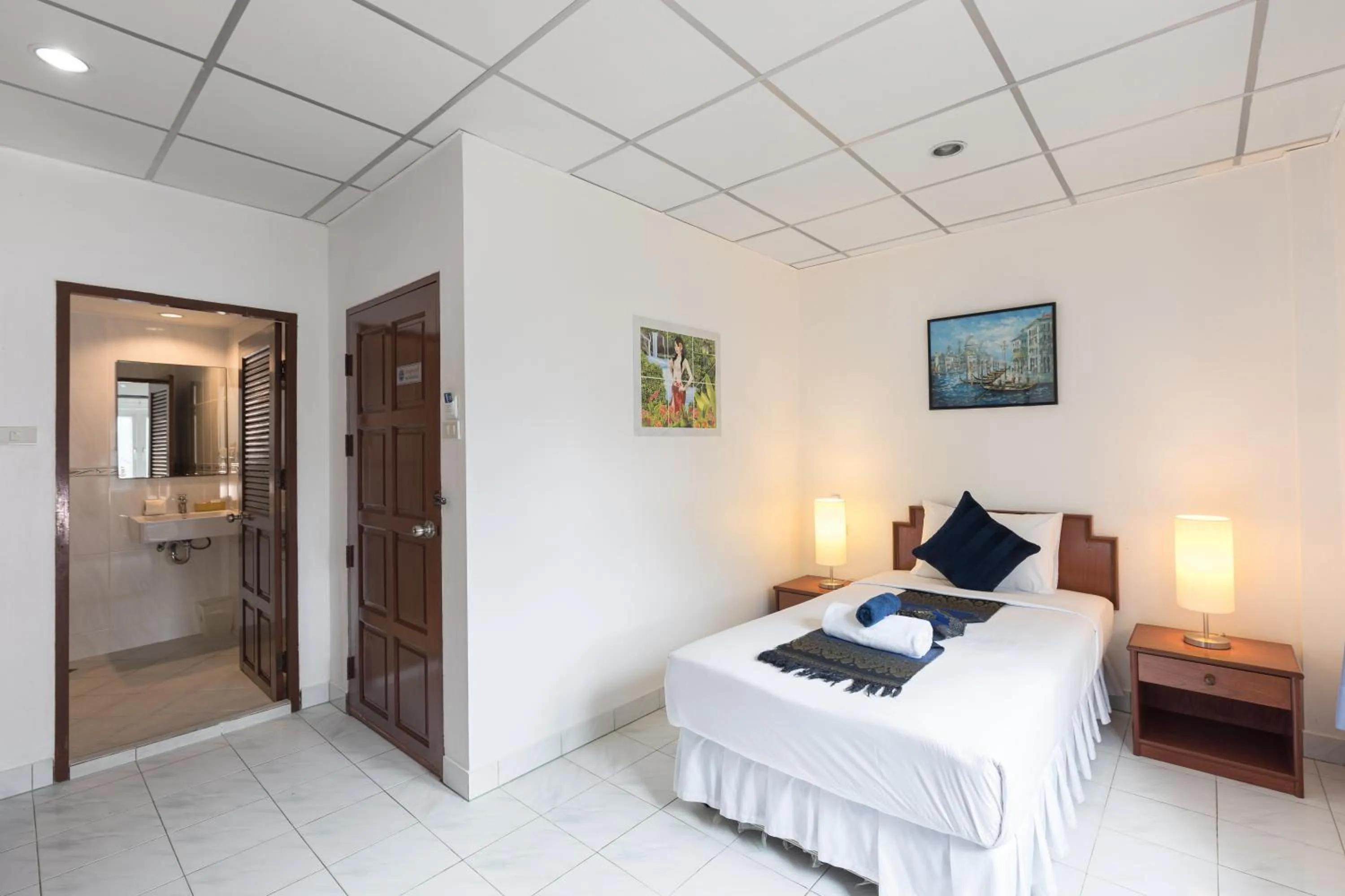 Single Room in Bevans Place Karon