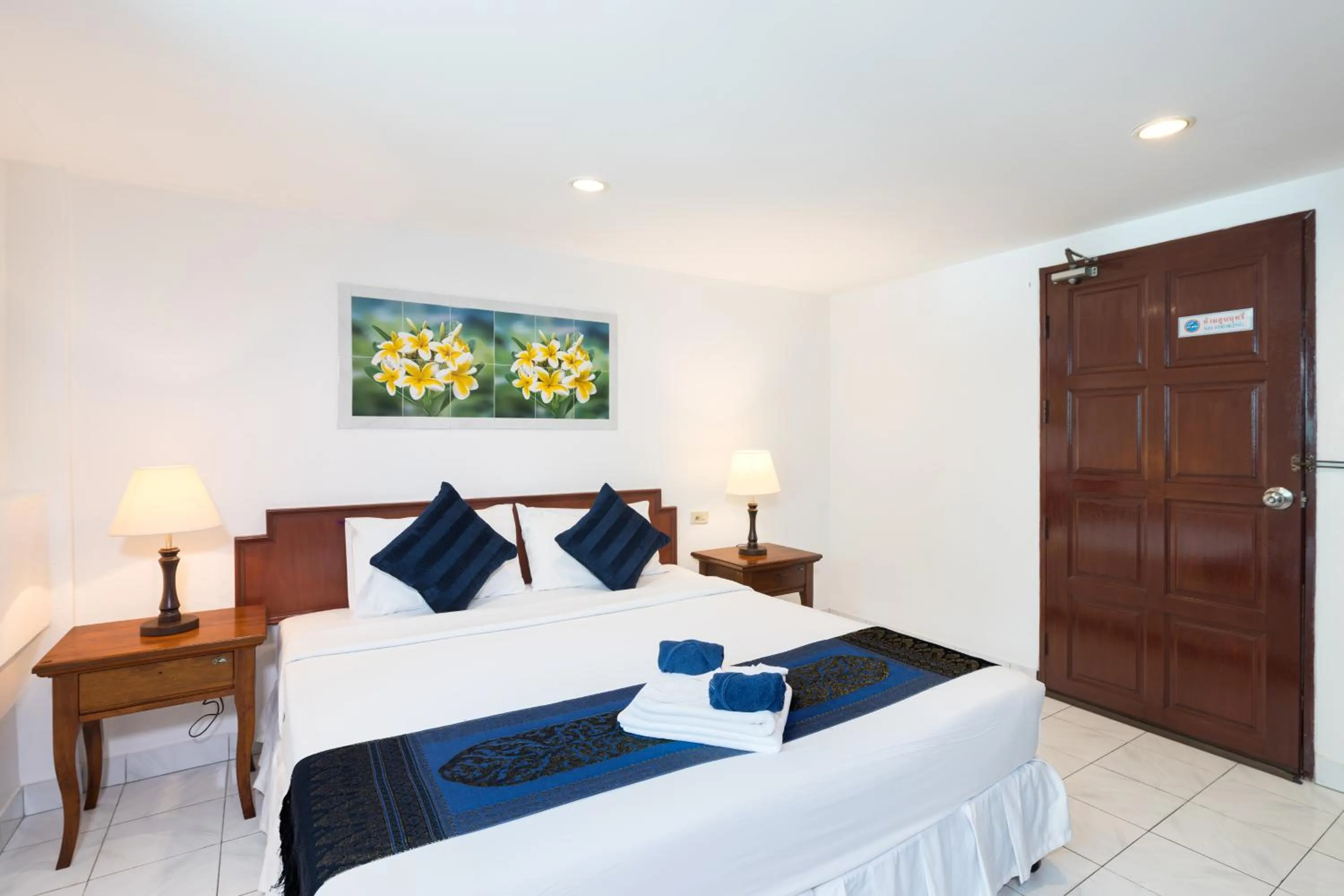 Superior King Room in Bevans Place Karon