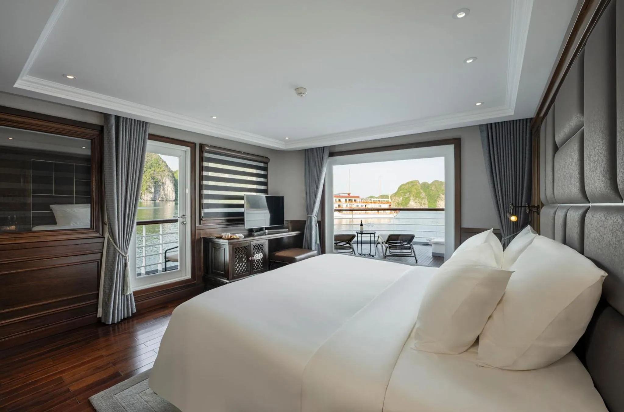 Captain View Ambassador Suite - single occupancy in Ambassador Signature Cruise - Lan Ha Bay