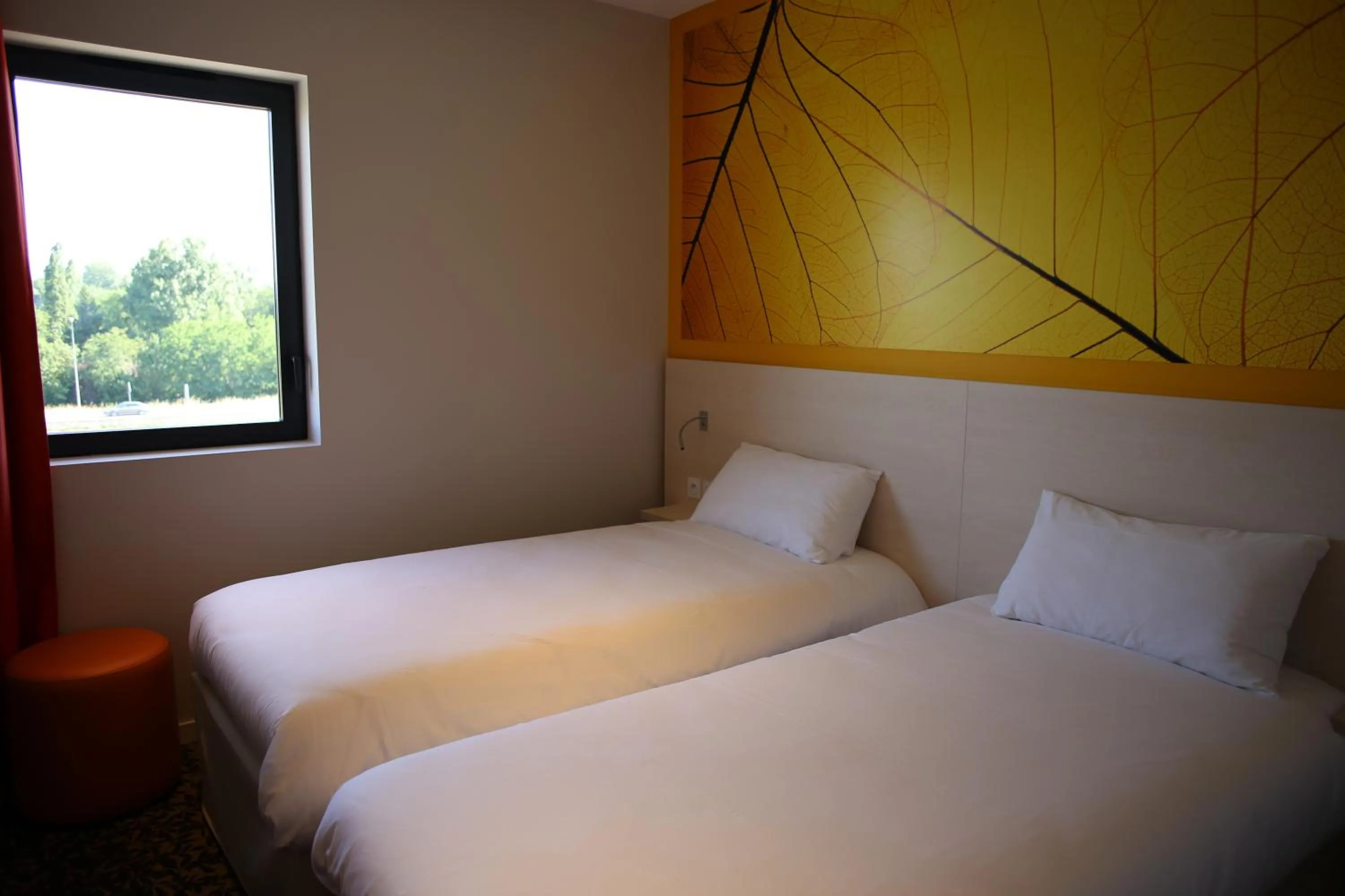 Standard Twin Room in ibis styles Villeneuve Sur Lot
