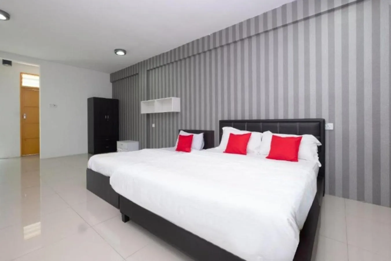 Standard Triple Room in Summer Hotel