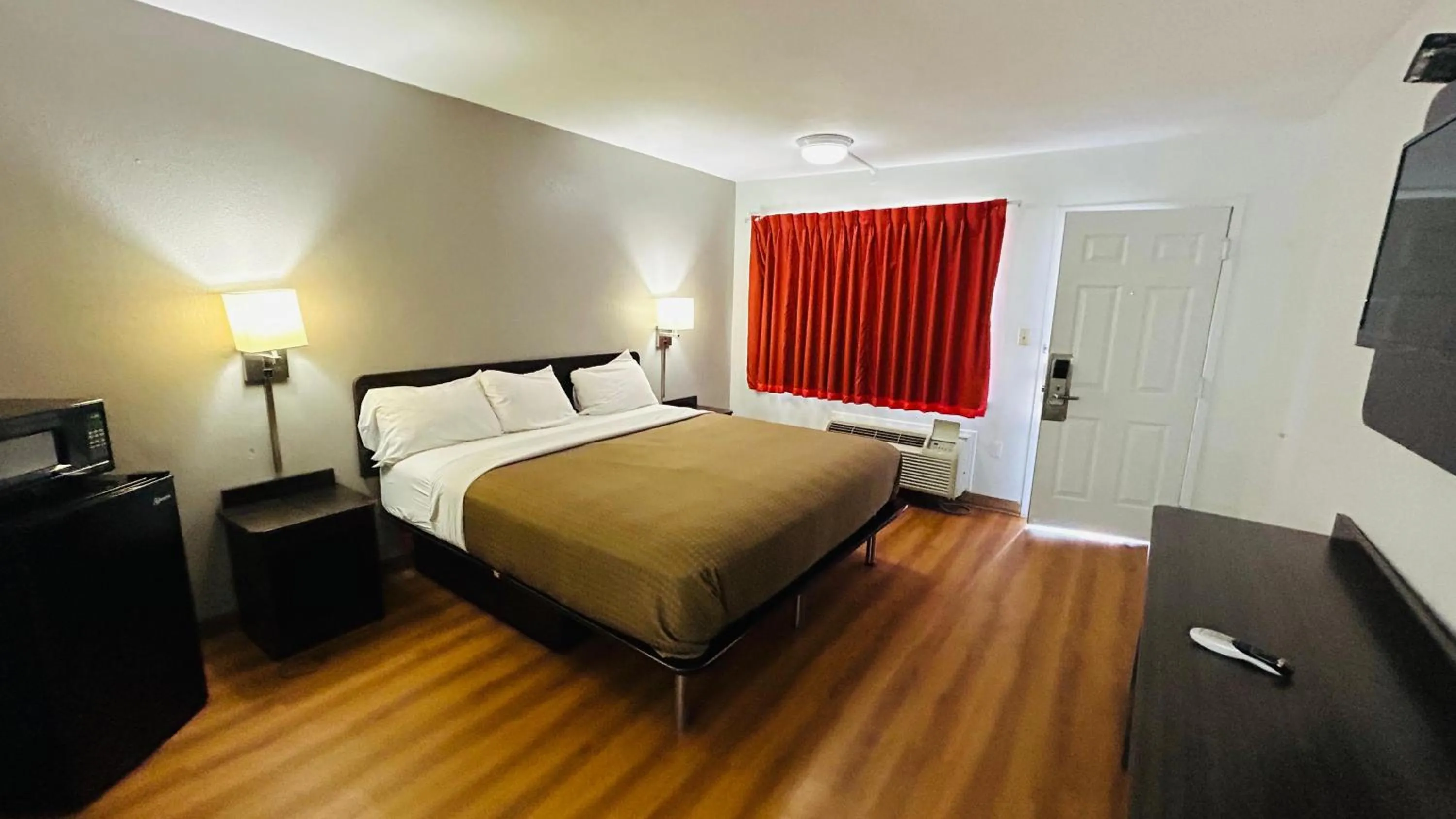 King Room - Non-Smoking in Super 7 Inn Tupelo