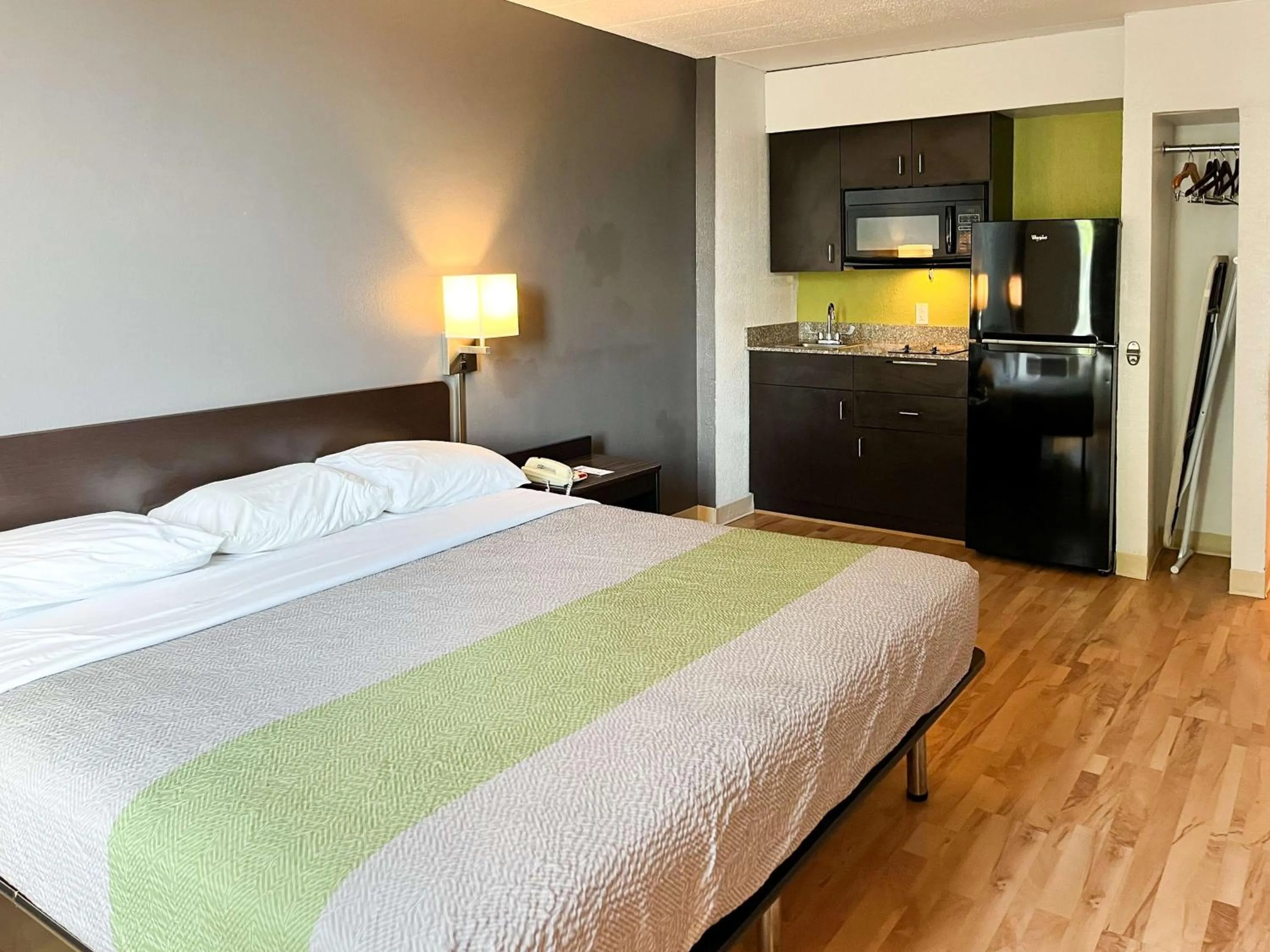 Queen Room - Smoking in Studio 6 Suites Clarion, PA