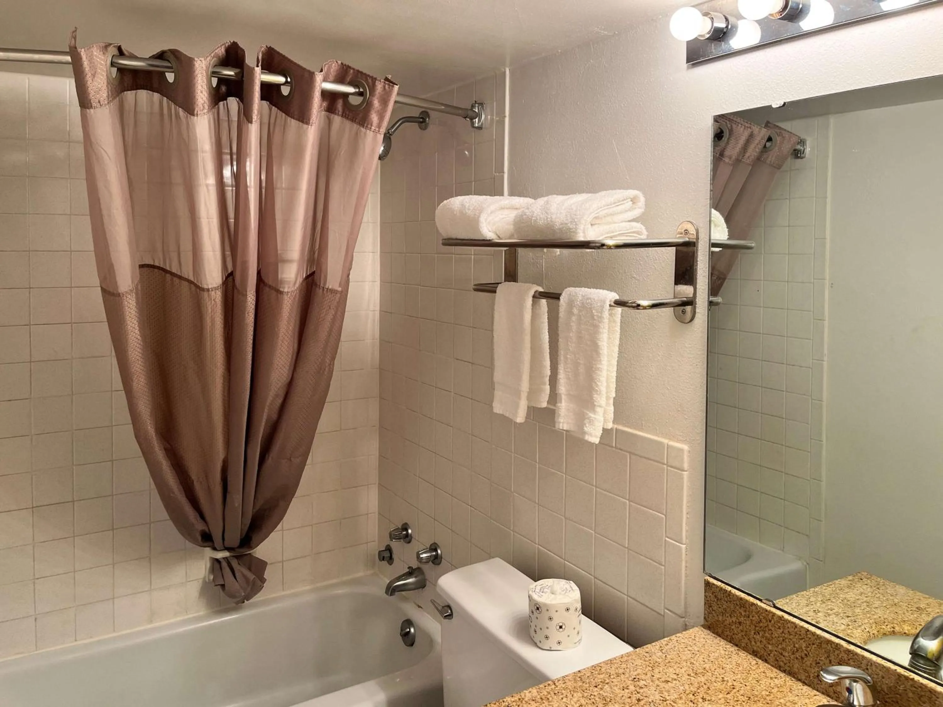 Quadruple Room - Non-Smoking in Studio 6 Suites Clarion, PA