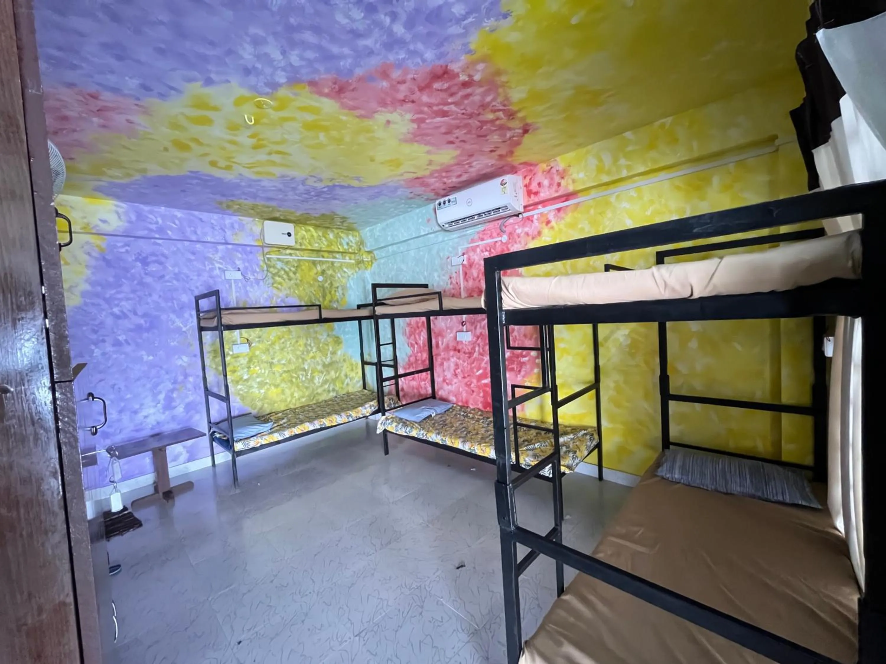 Bed in 6-Bed Mixed Dormitory Room in SANTA MARIA HOSTEL MUNROE ISLAND