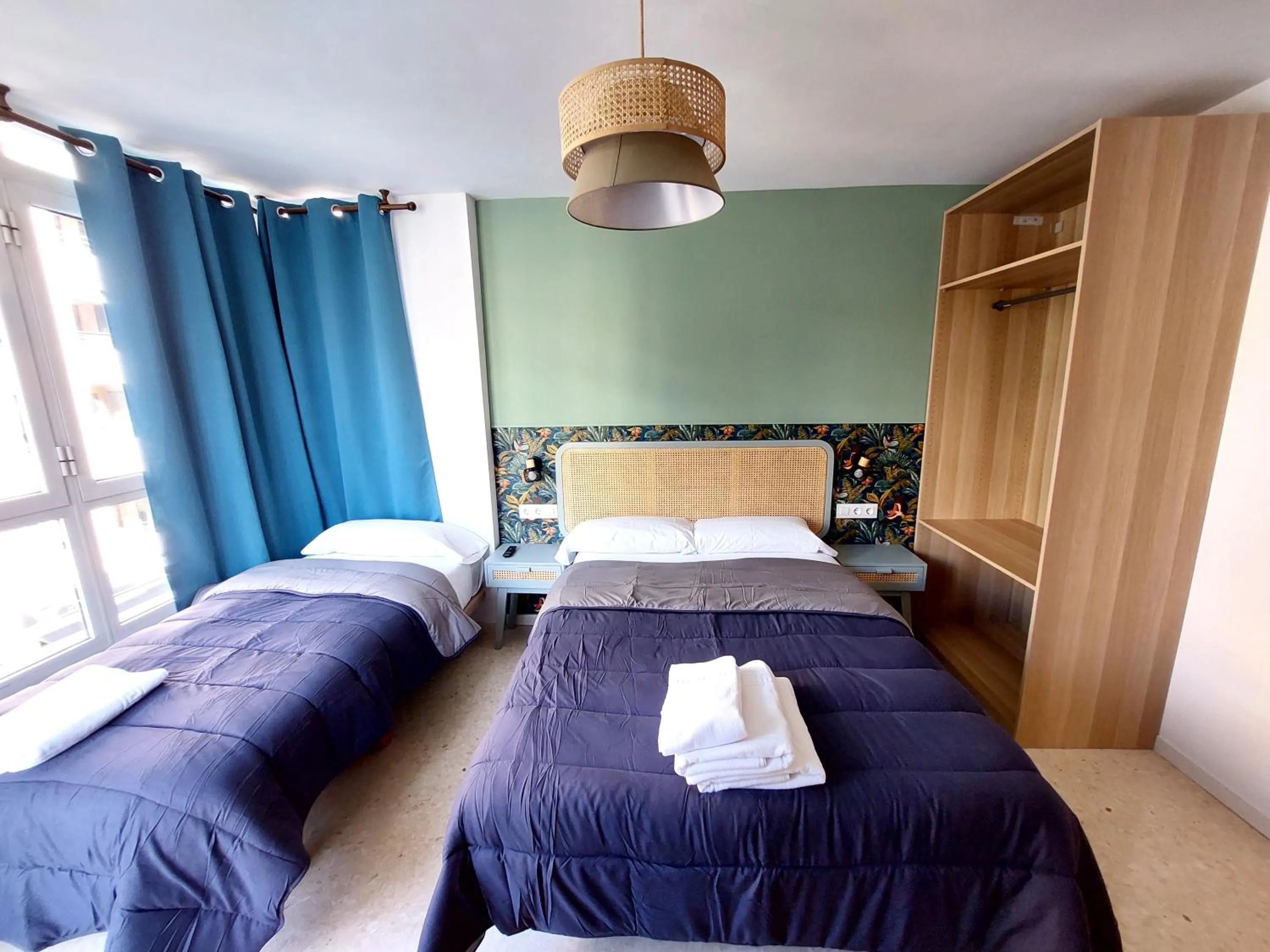 Triple Room with Private Bathroom in Habitaciones Barra89