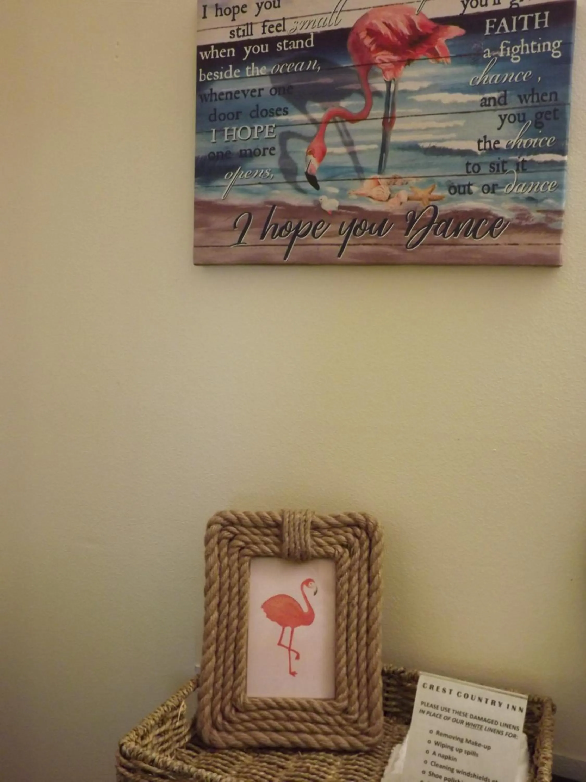 Queen Room in Crest Country Inn