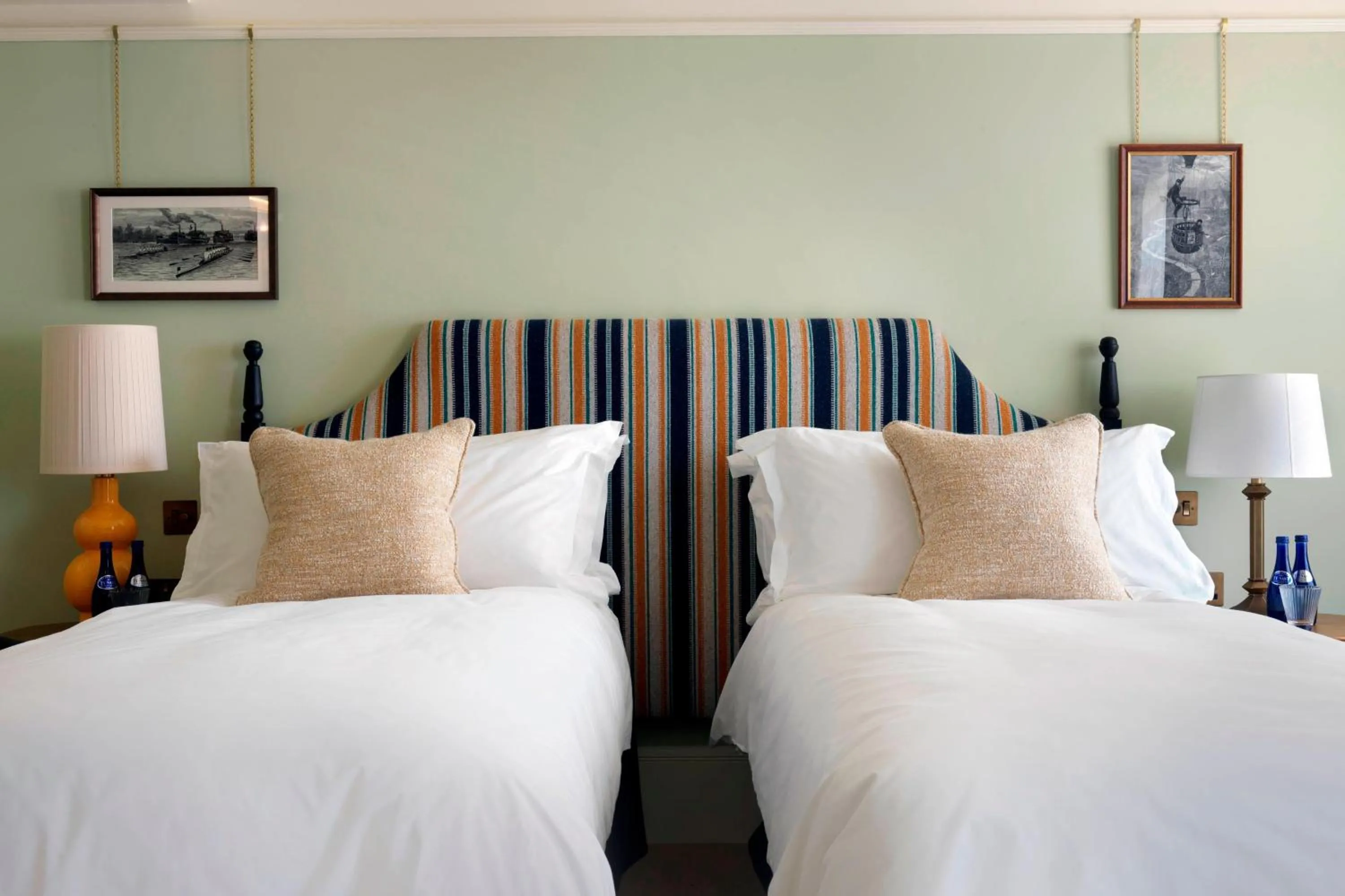 Classic Twin Room in University Arms, Autograph Collection