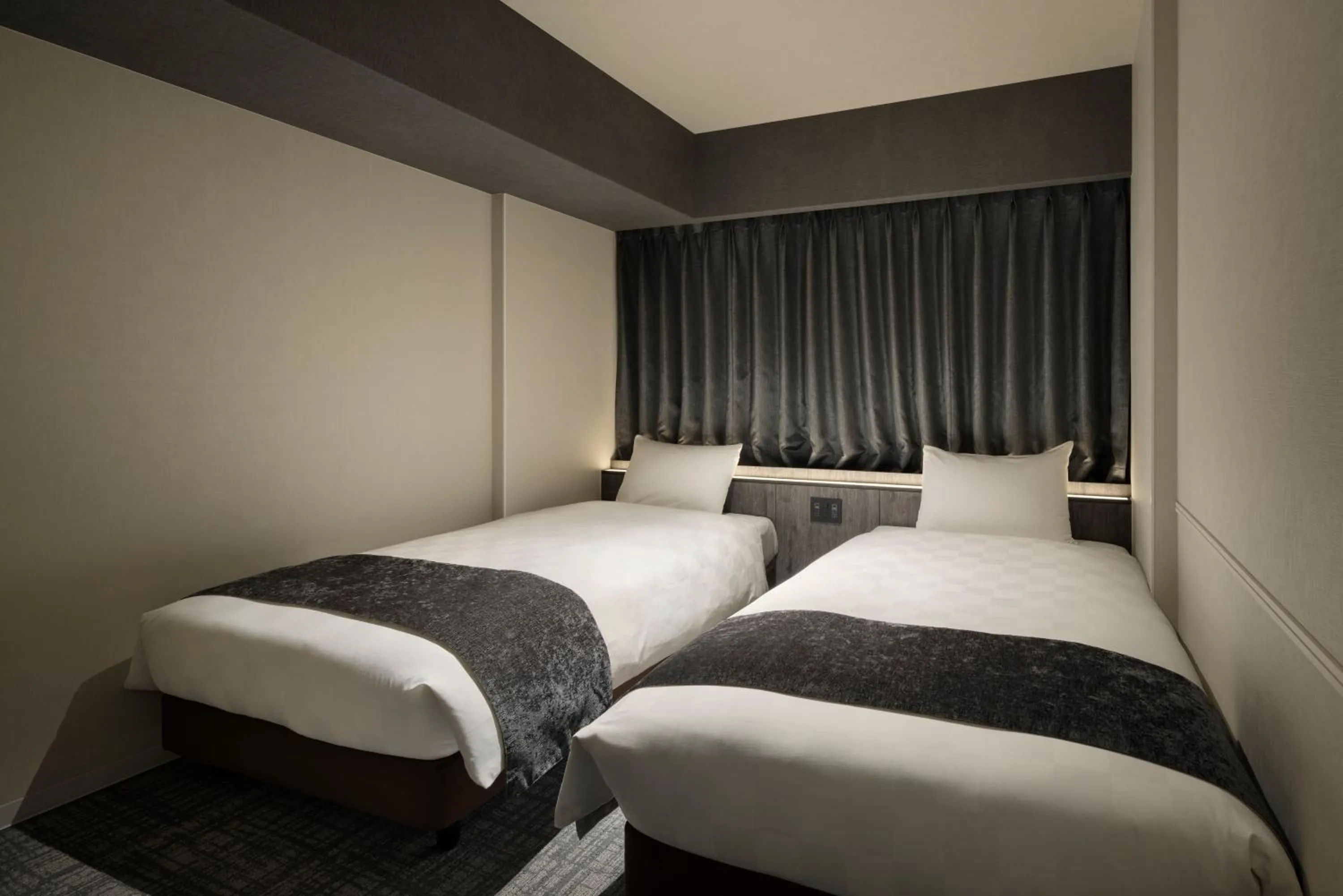 Superior Twin Room - High Floor in the b osaka-shinsekai