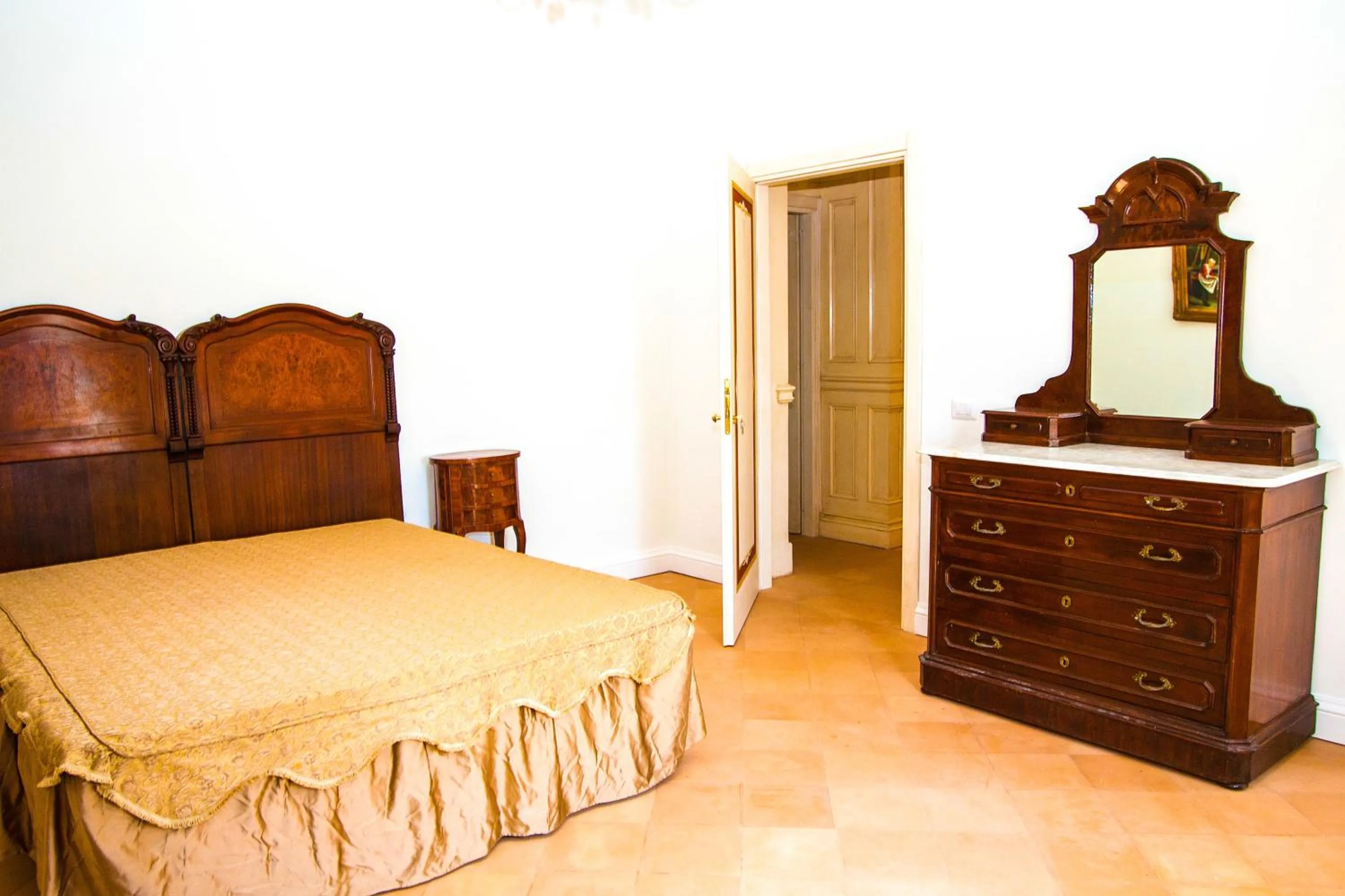 Deluxe Double or Twin Room in Villa Strampelli