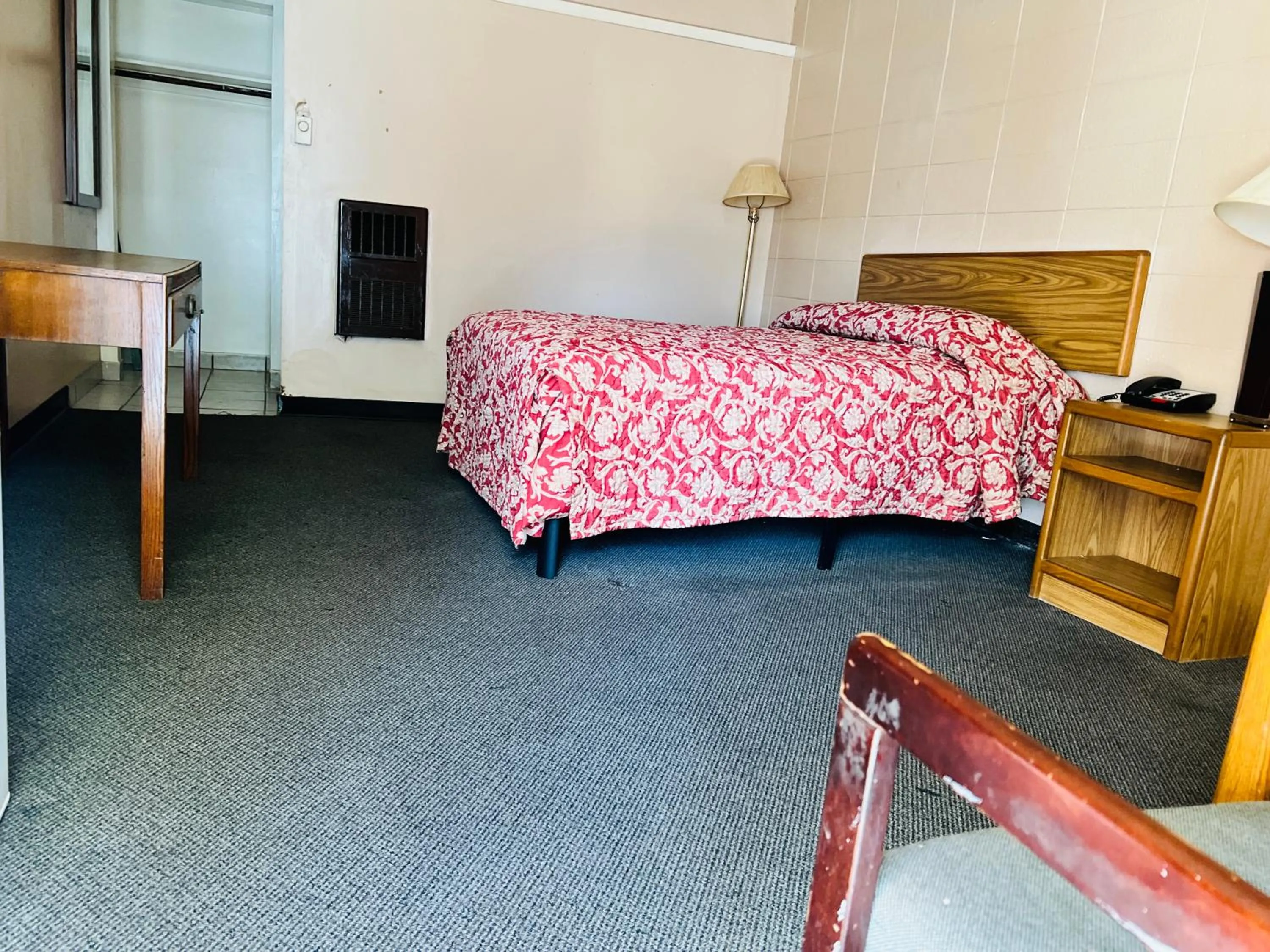 Full Bed Non-Smoking in Clayton House Motel