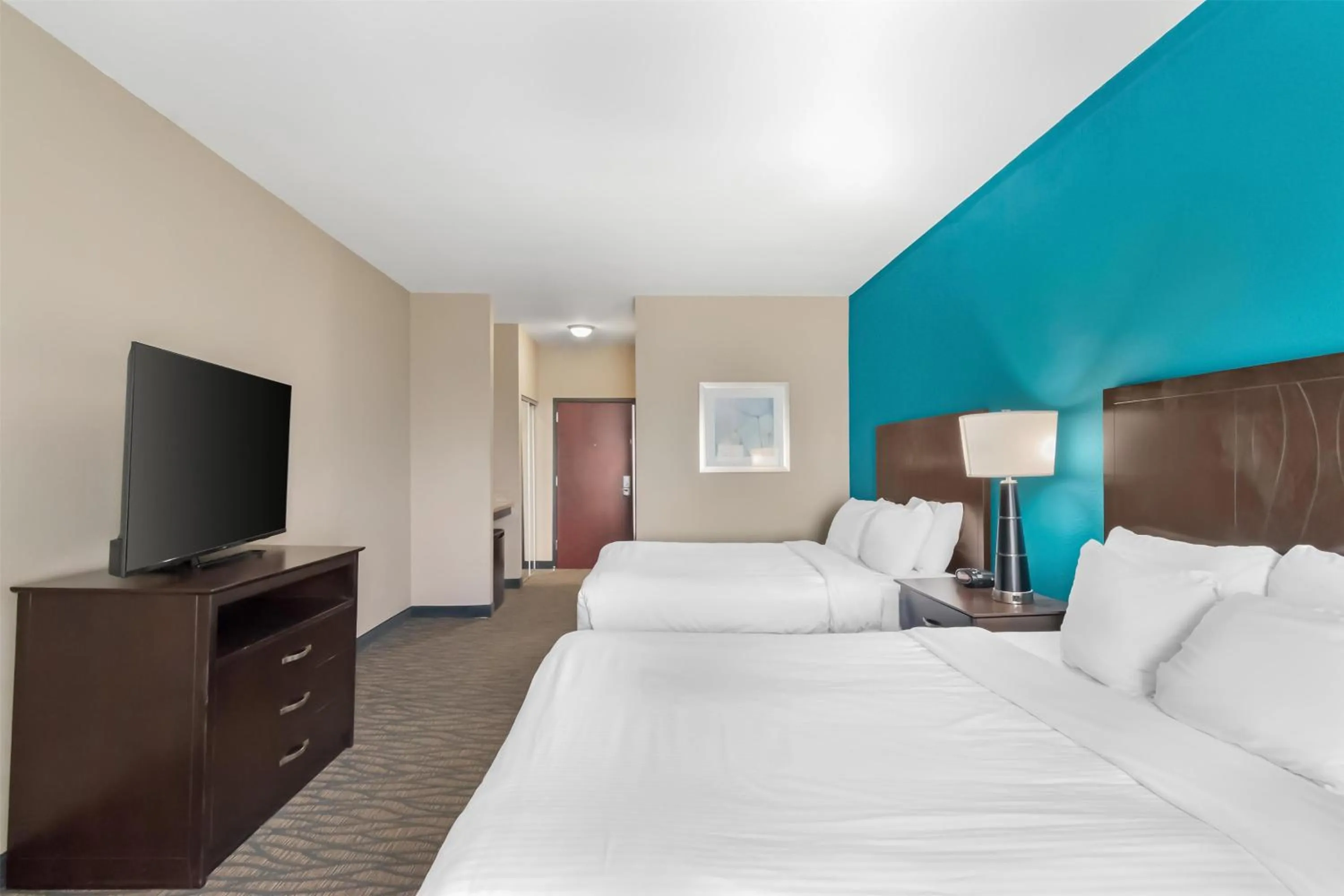 Queen Room with Two Queen Beds - Disability Access in Best Western Plus Hiawatha Hotel