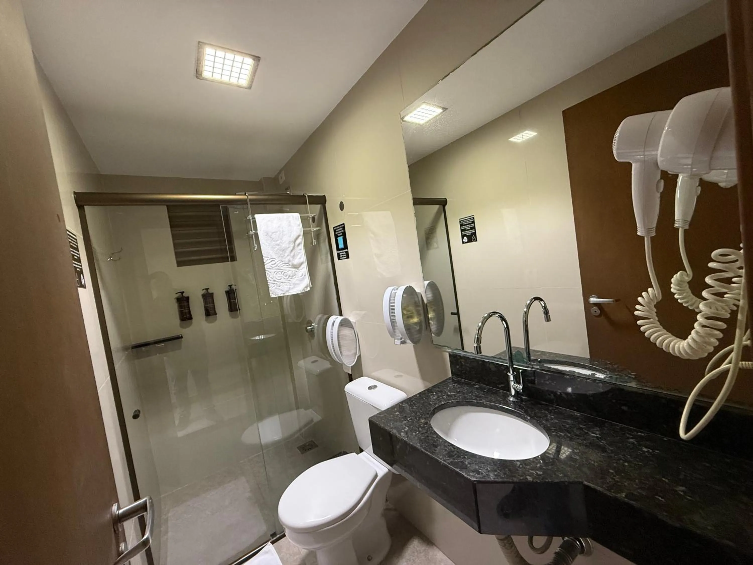 Deluxe Twin Room in Master Gold Hotel Express