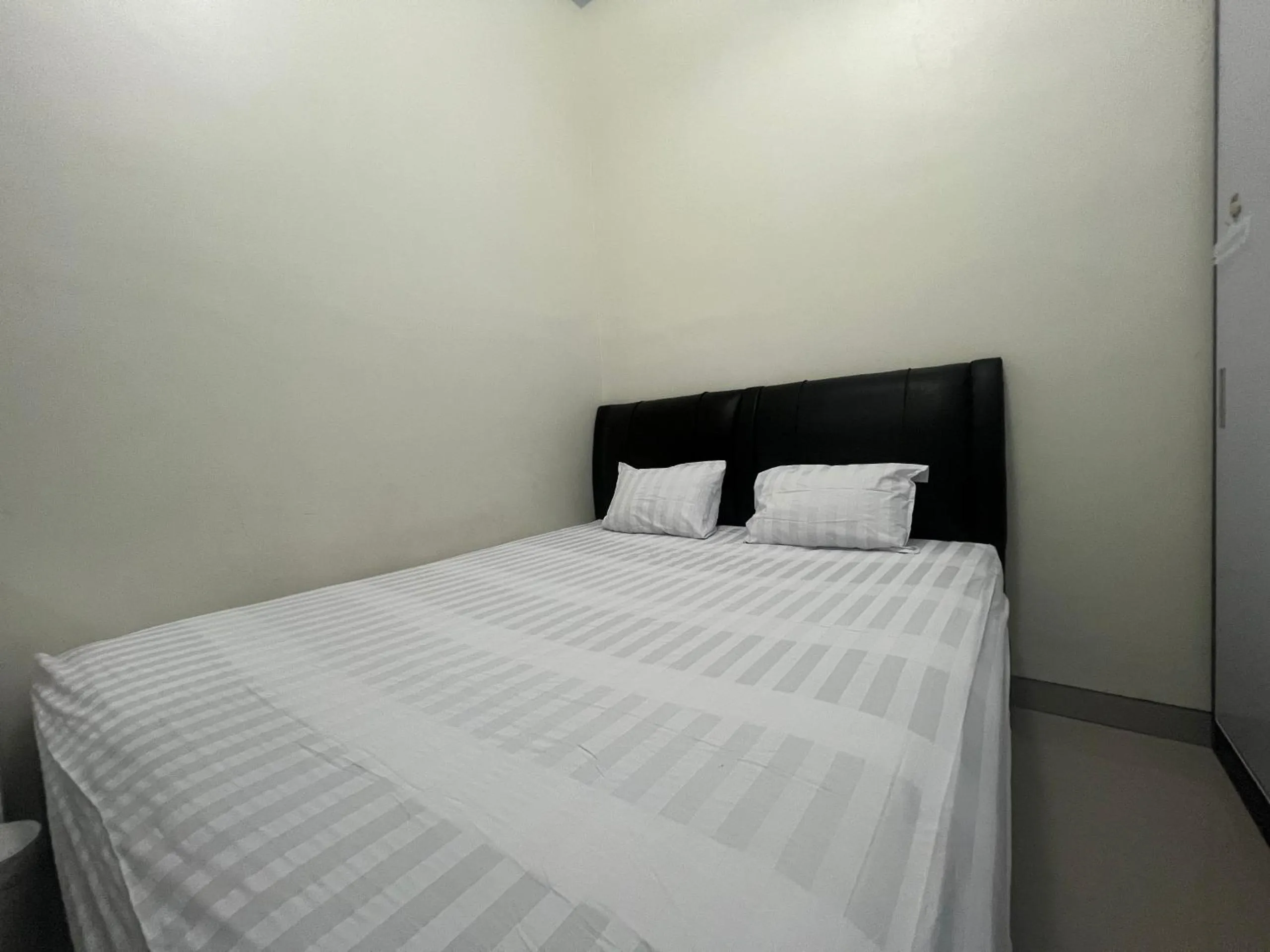 Standard Double Room in Hotel O Wisma Aliyah Near Sidrap