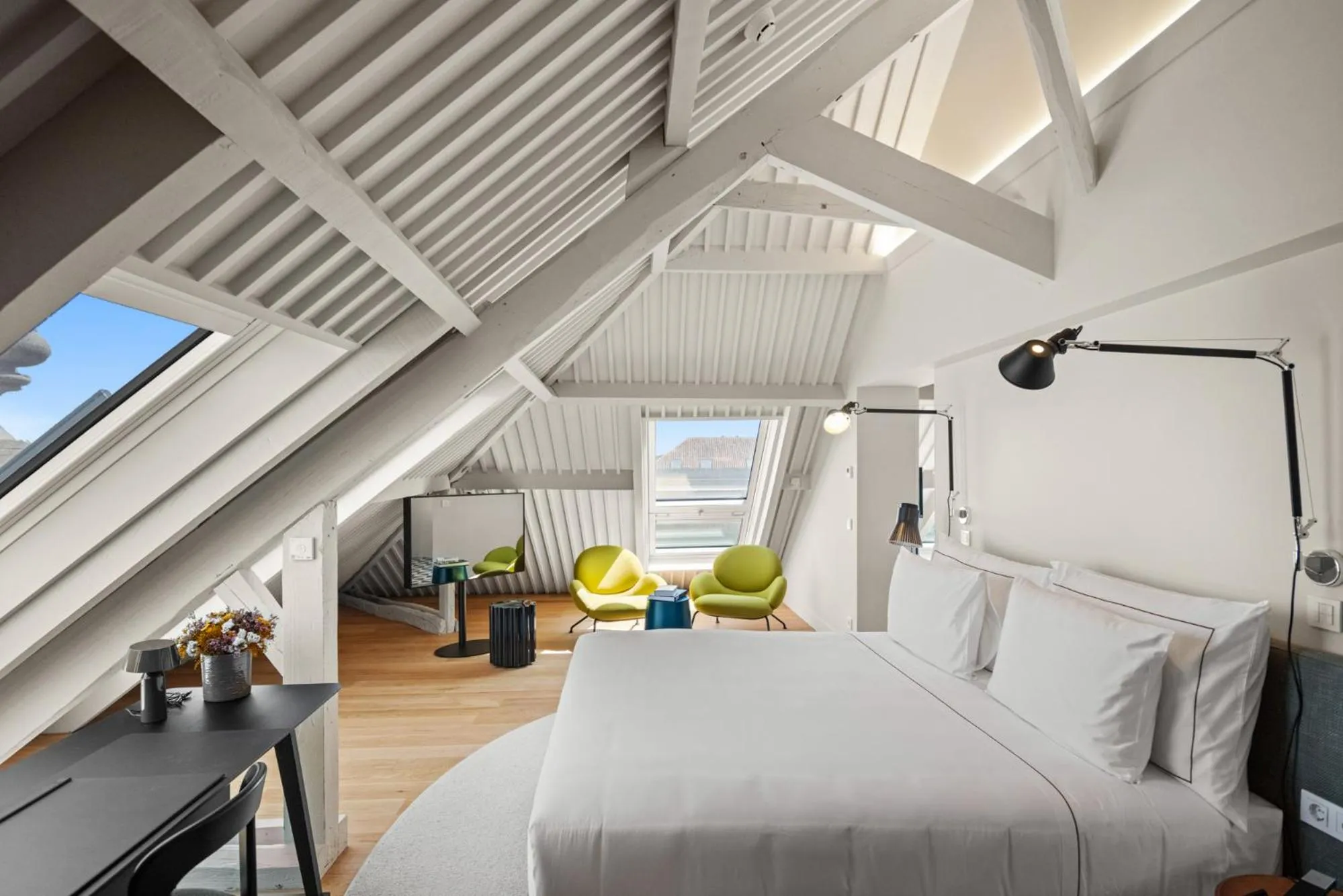 Grand Mansard Suite in The Lince Santa Clara