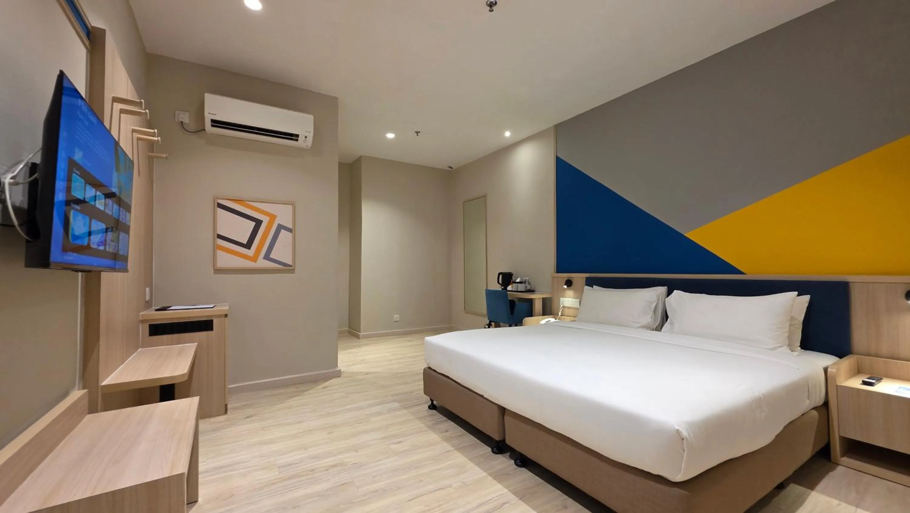 Deluxe King in Fives Hotel Meldrum