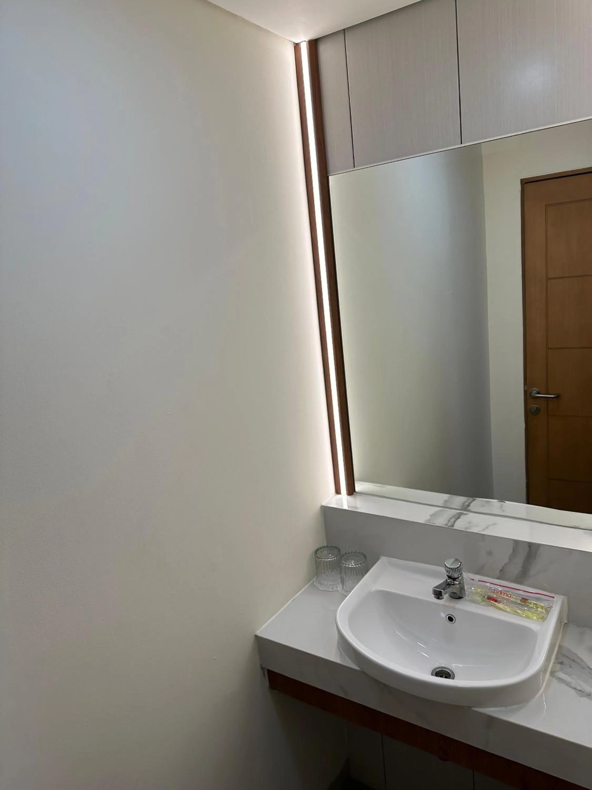 King Room - single occupancy in d'primahotel Jemursari Surabaya