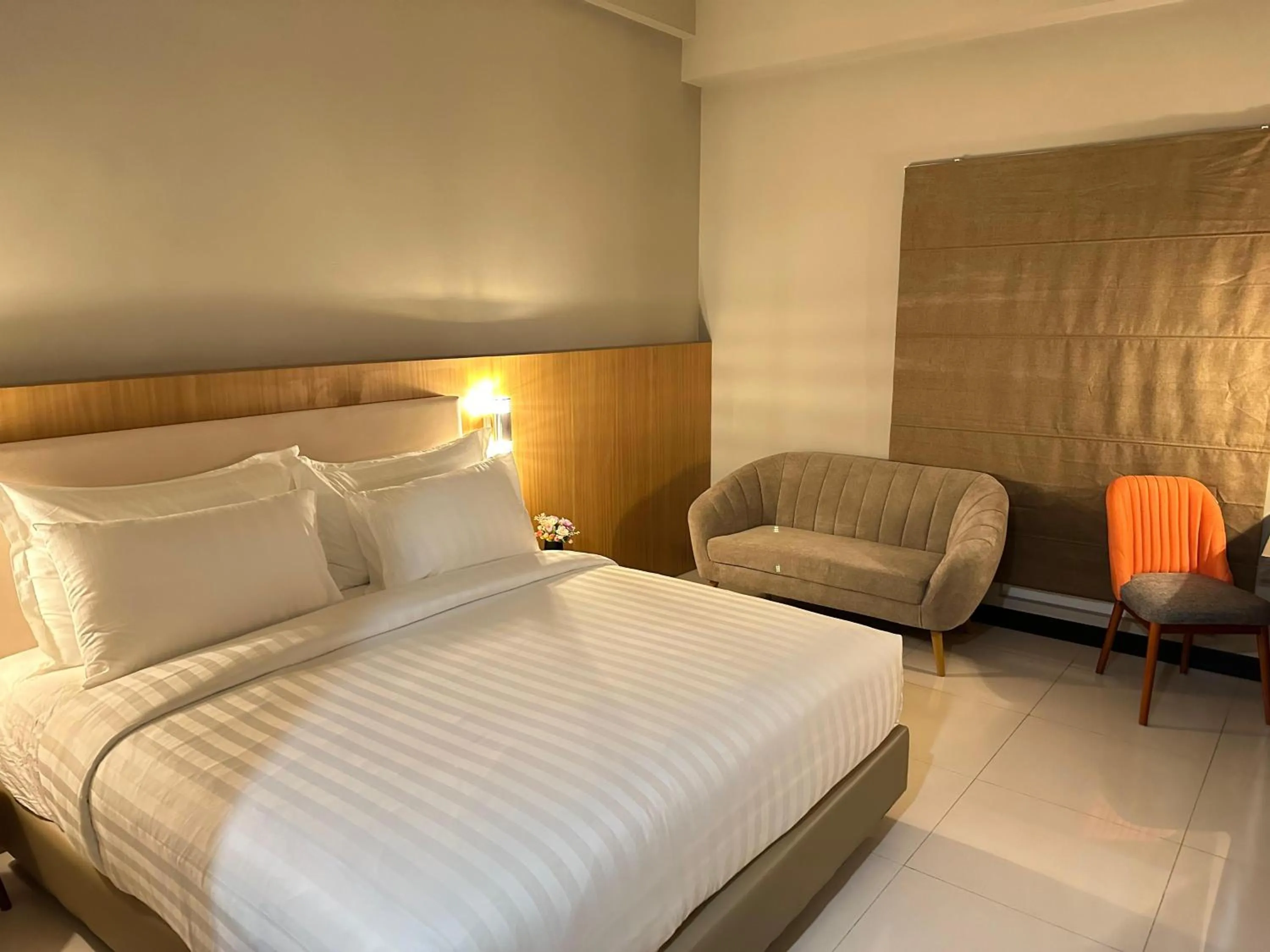 Deluxe Double Room in d'primahotel Jemursari Surabaya