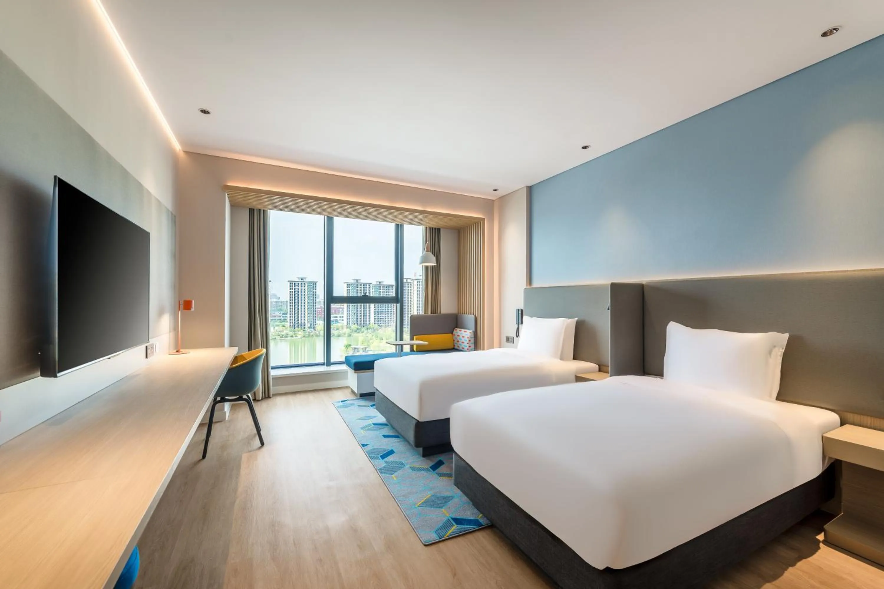 Standard Twin Room with Lake View in Holiday Inn Express Zhoukou Dancheng by IHG