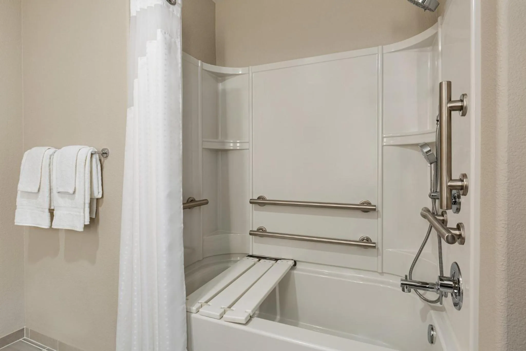 Queen Room with Two Queen Beds - Hearing Accessible/Non-Smoking in Holiday Inn Express & Suites Hayward - Castro Valley by IHG