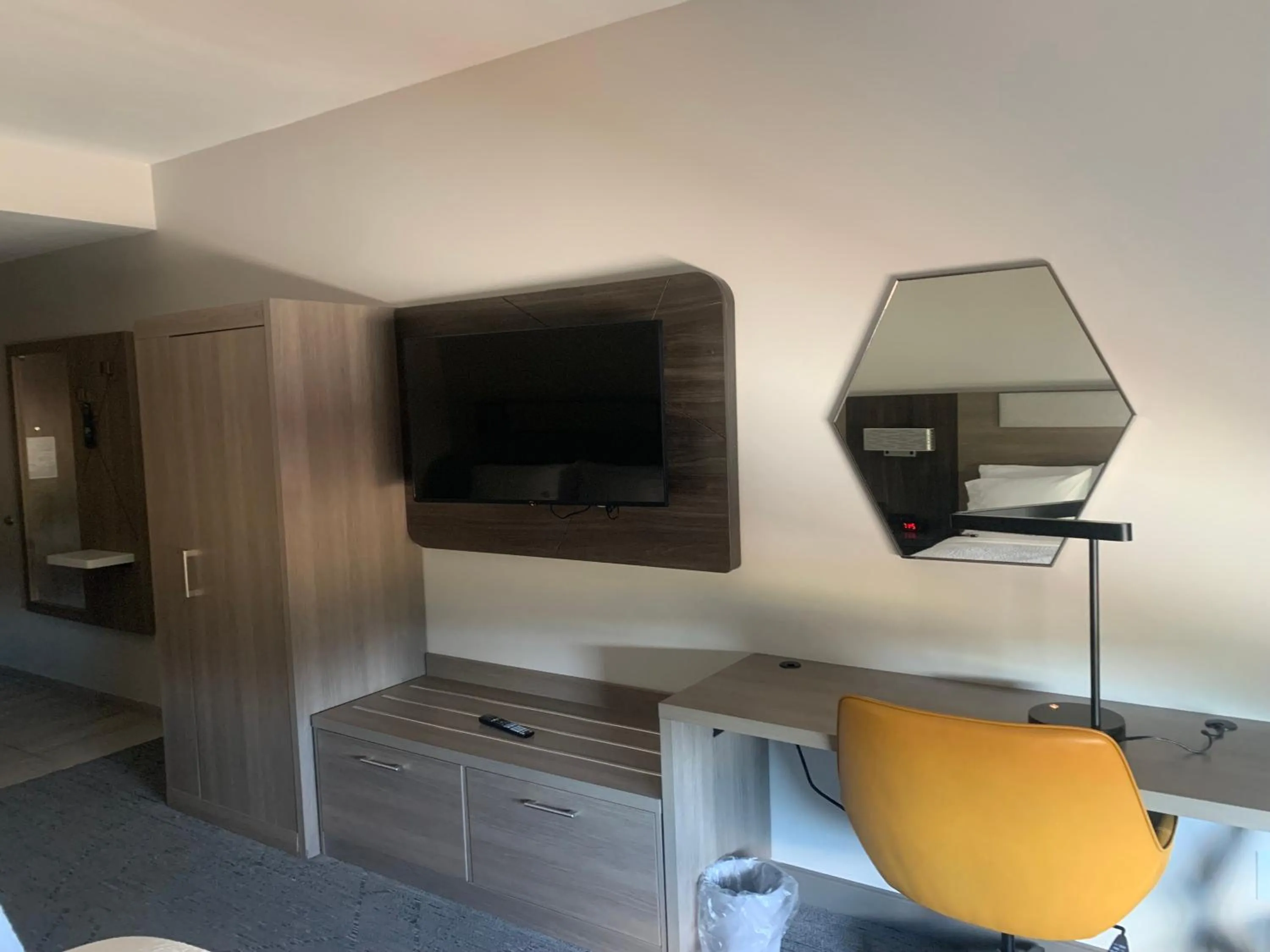 Queen Suite with Two Queen Beds - Communication Accessible in Holiday Inn Express Jesup by IHG