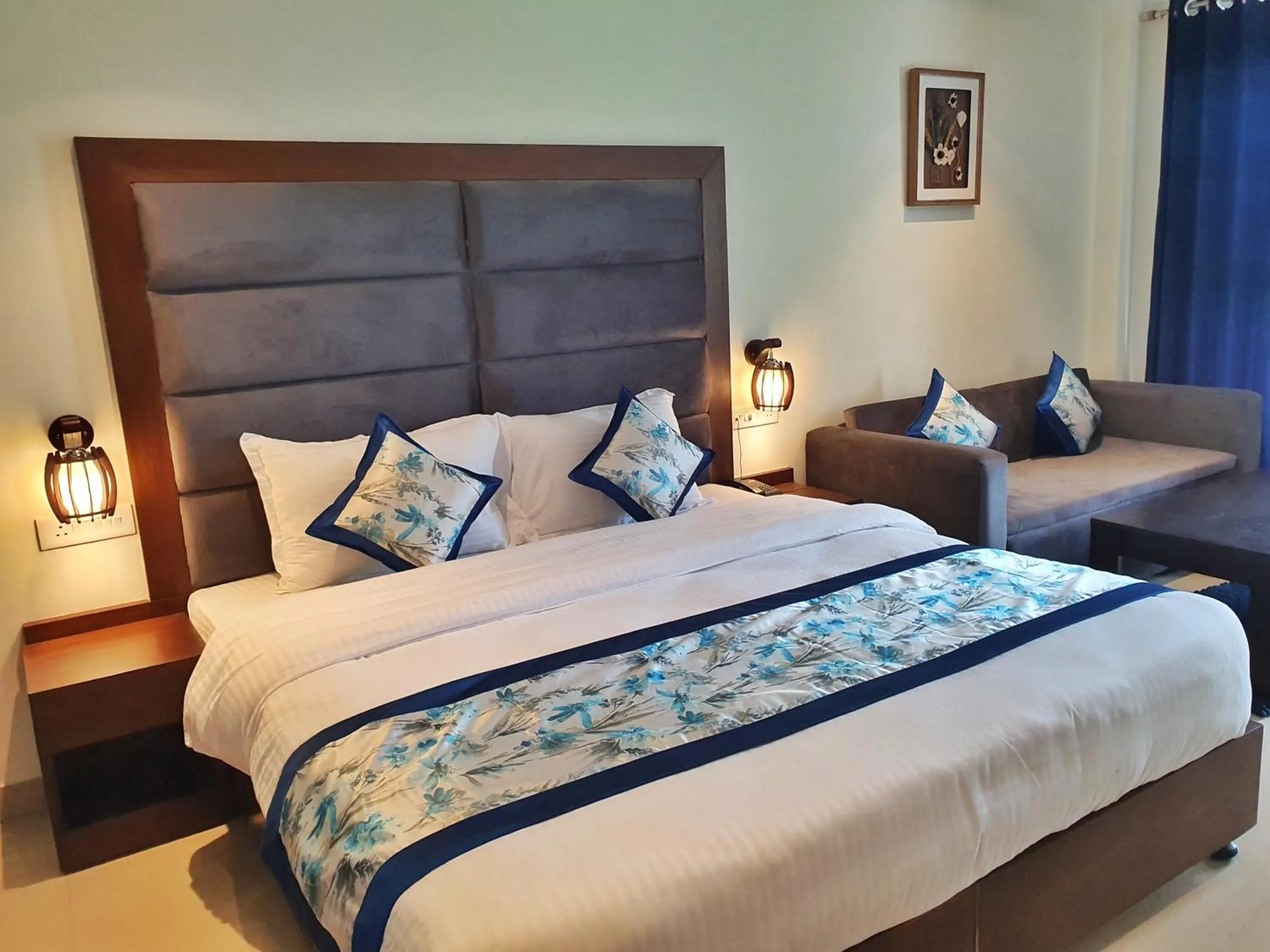 Family Room with Lake View - single occupancy in The Lake Hill